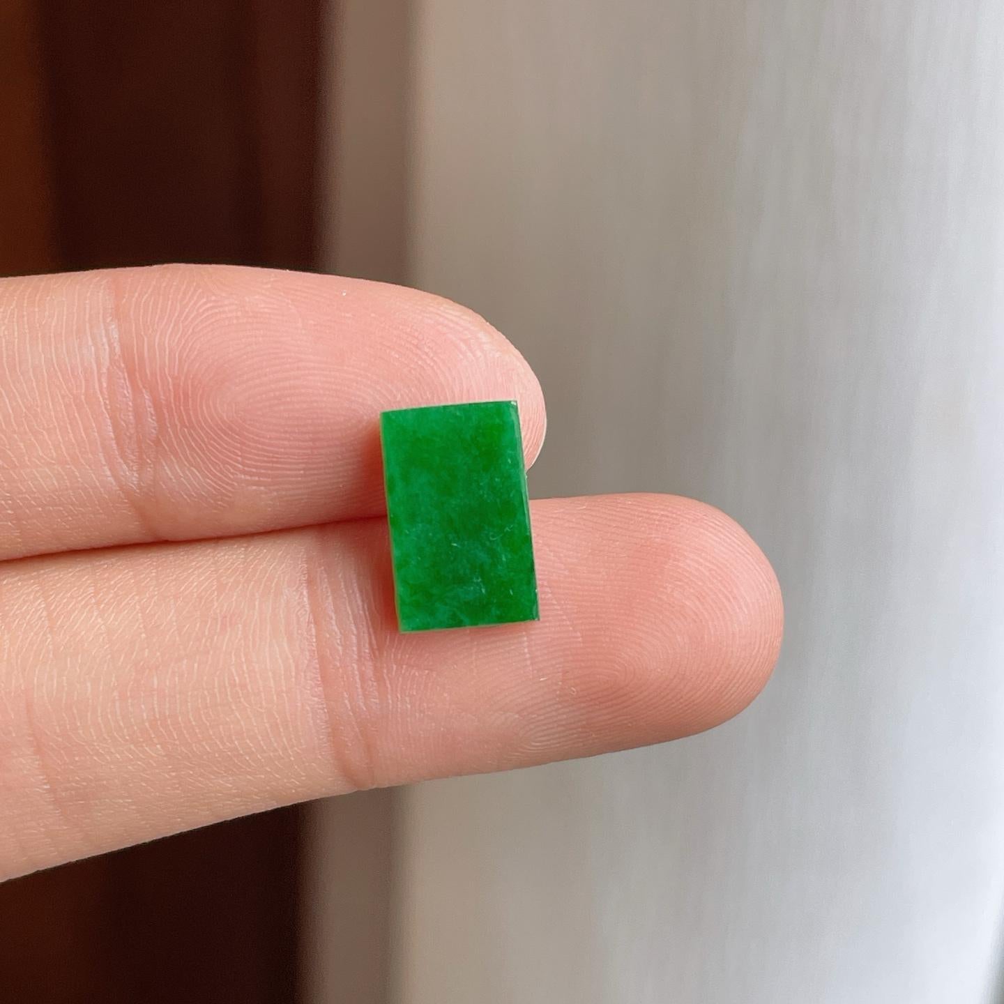 裸石糯冰满绿翡翠马鞍（yc249146）