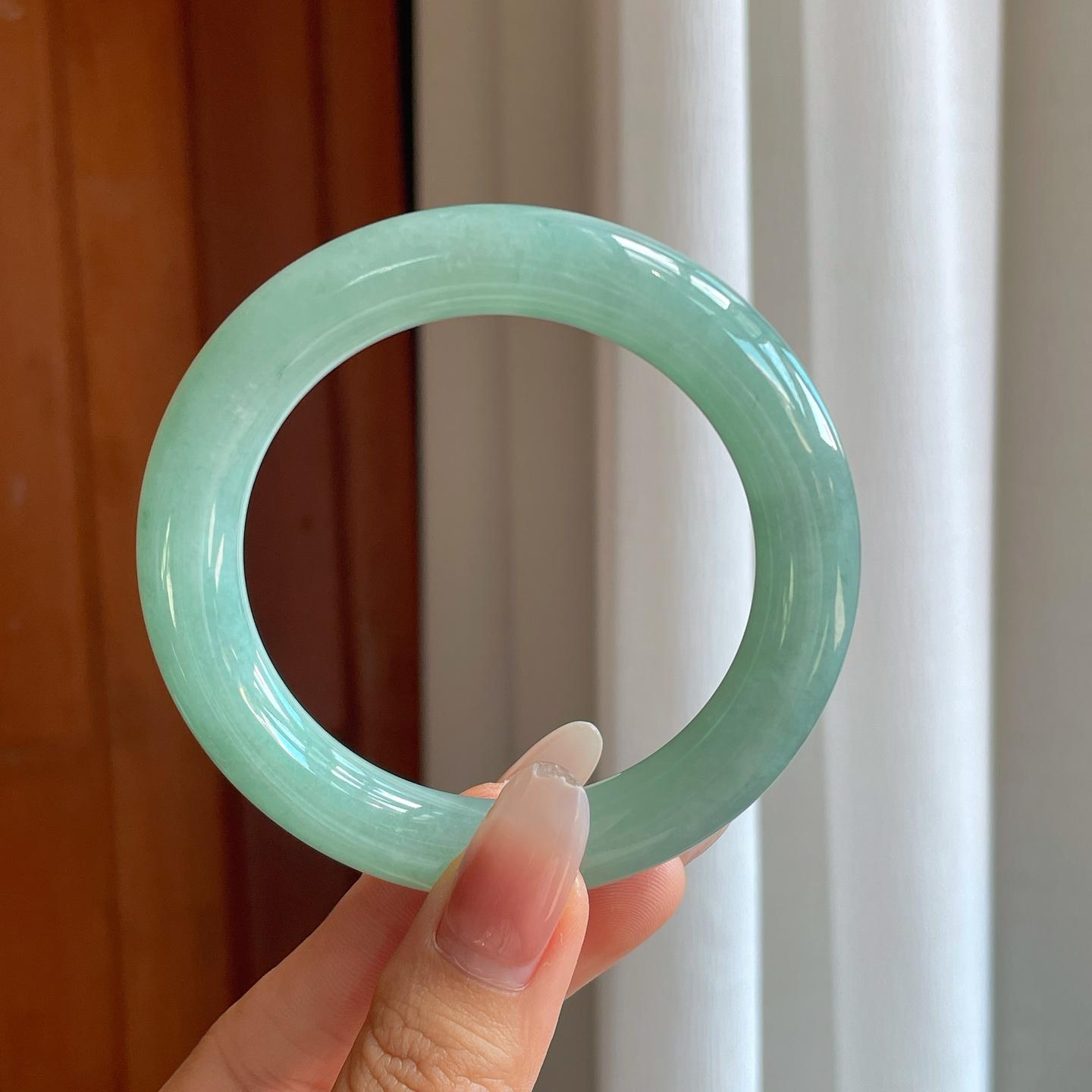 糯冰蓝晴底翡翠圆条手镯（55.5mm（yc274569）