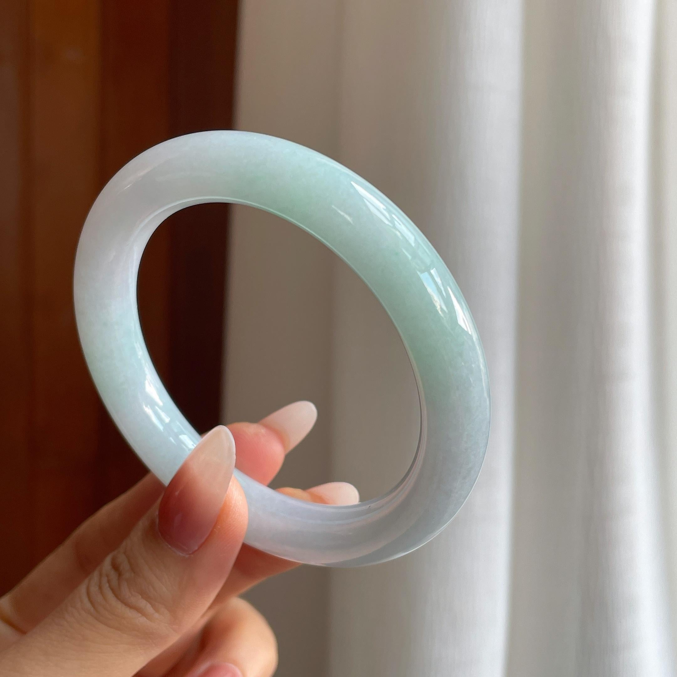 糯冰带底色翡翠圆条手镯（56.2mm)（yc295070）