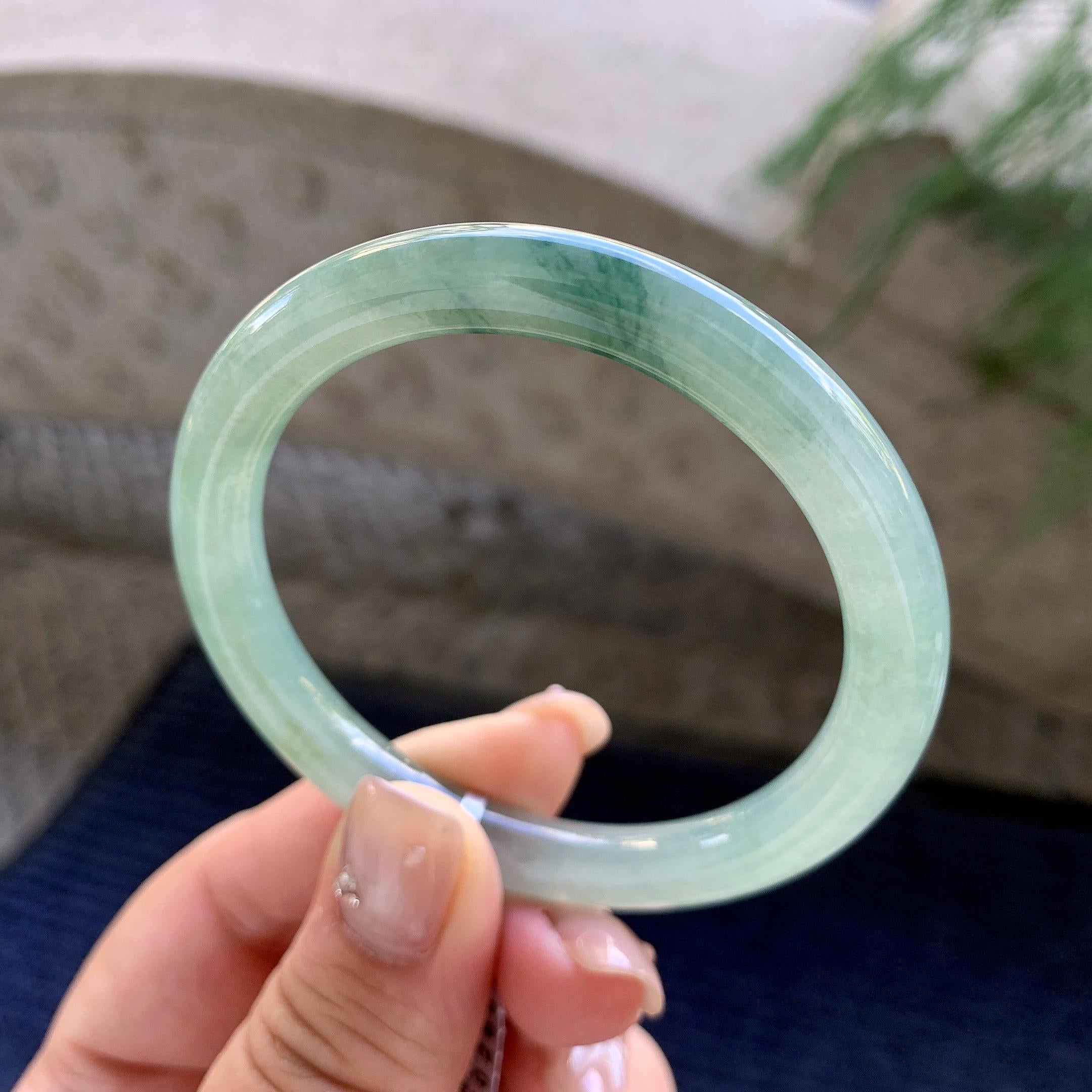 细糯种油青底飘花圆条手镯53.3圈口  天然缅甸A货翡翠（yc457008）