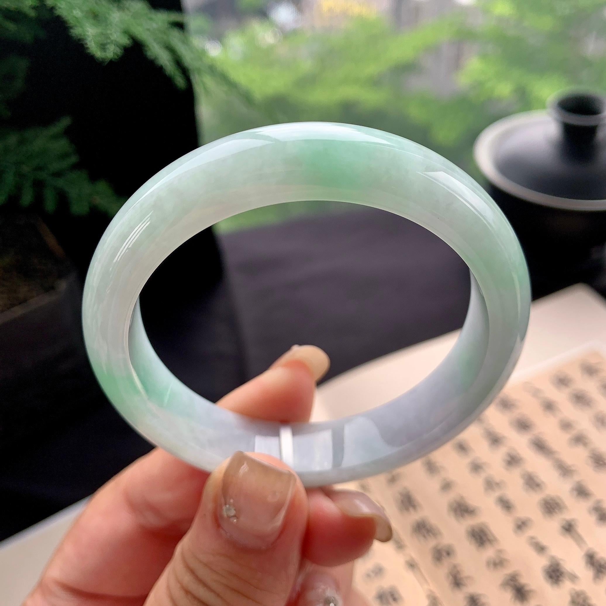 细糯种淡晴底飘绿正圈平安镯 54圈口 天然缅甸A货翡翠（yc473065）