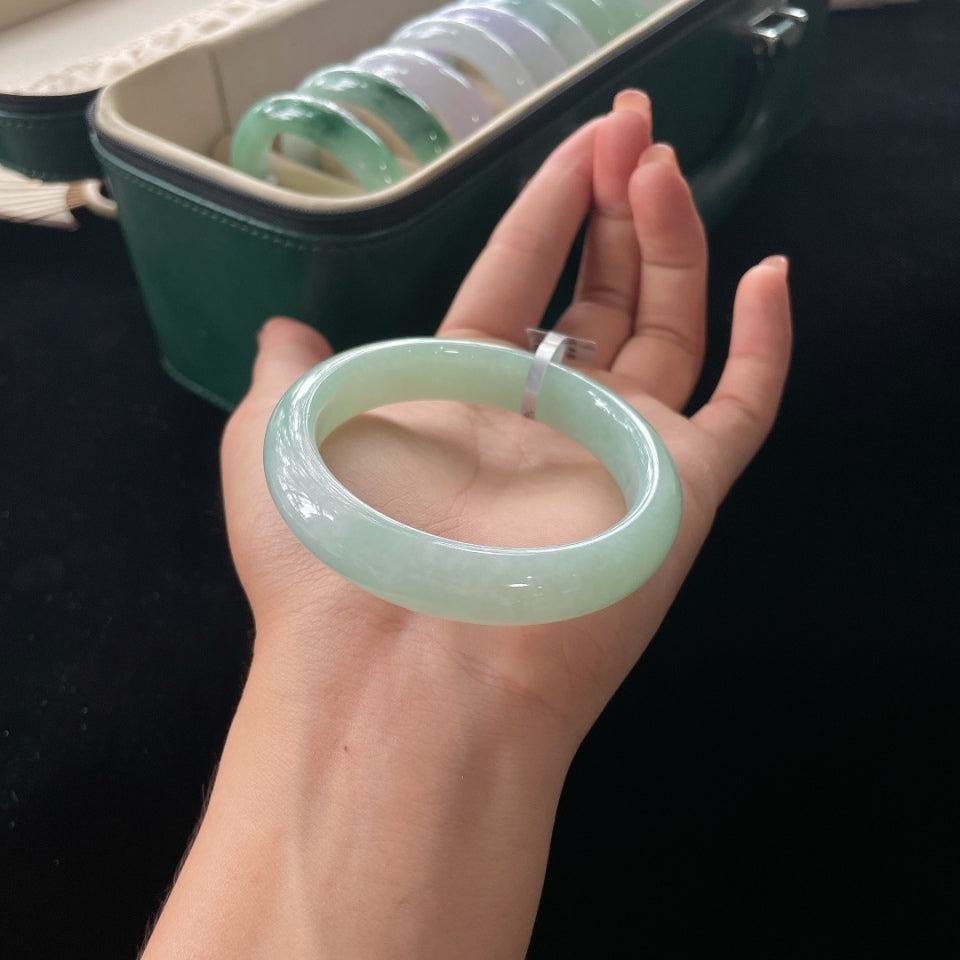 糯冰淡晴底正圈翡翠手镯（55mm）（yc019438）