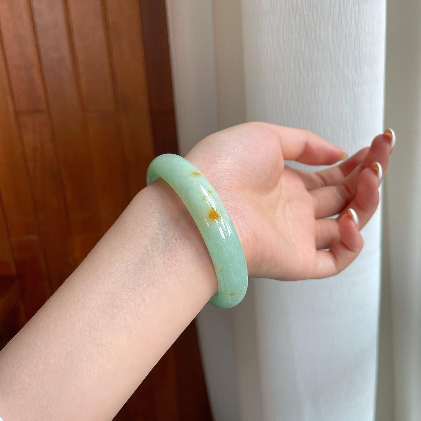 糯冰晴底洒金翡翠平安镯（56mm)（yc373890）