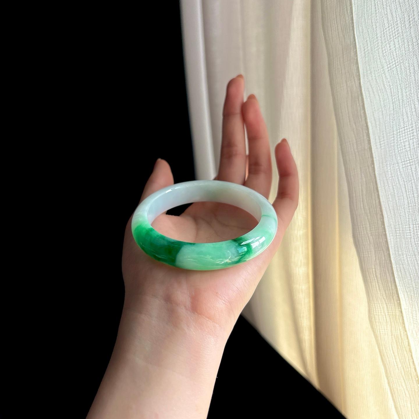 糯冰飘绿翡翠平安镯（55.6mm)（yc328497）