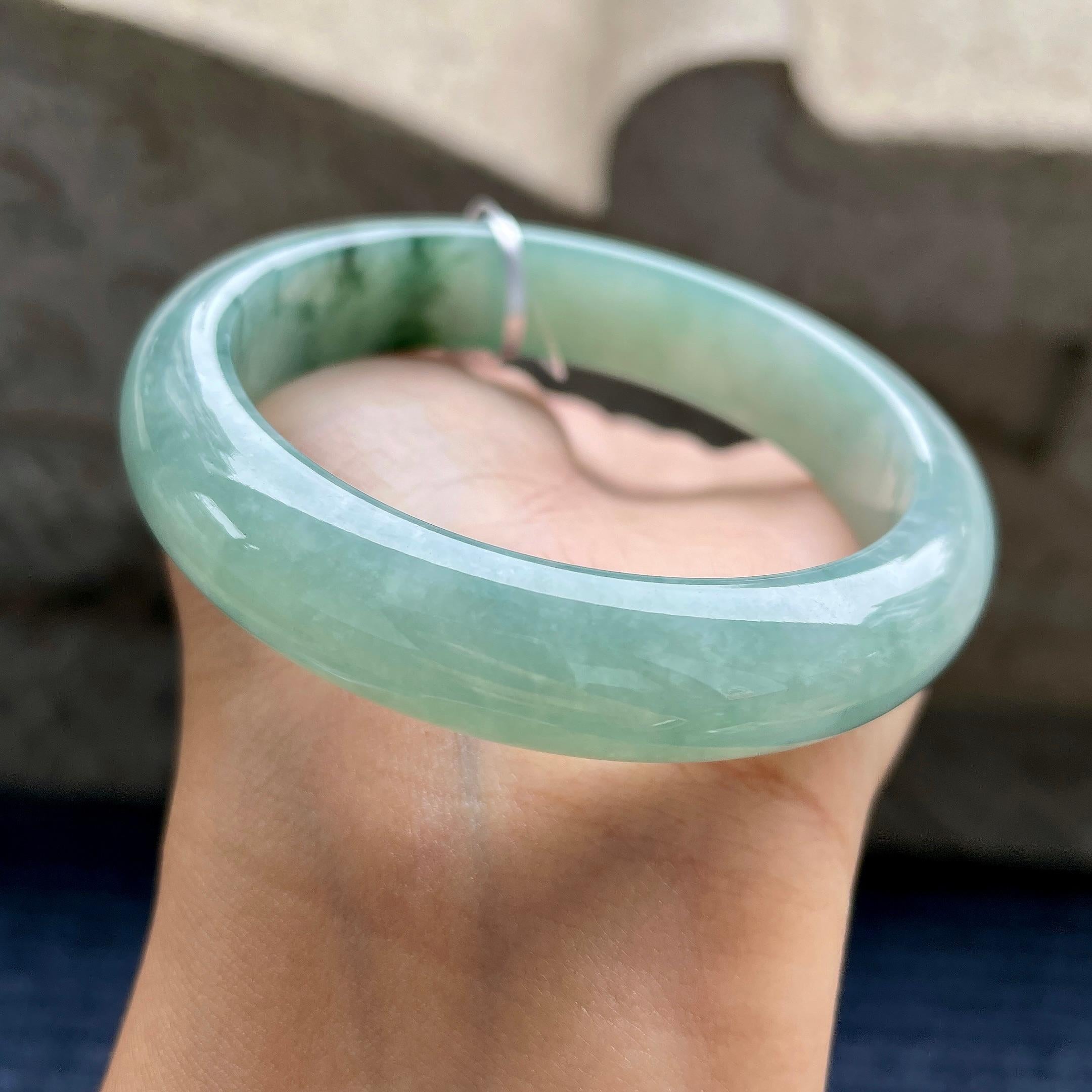 糯冰种飘蓝花正圈平安镯56mm  天然缅甸A货翡翠（yc345817）