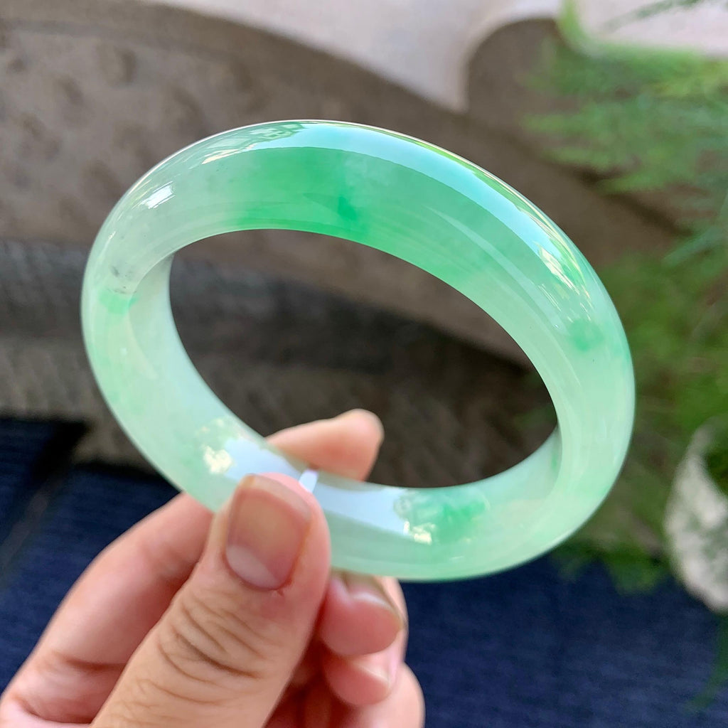 糯冰种飘绿宽版轮胎手镯（55.4mm）（yc249431）