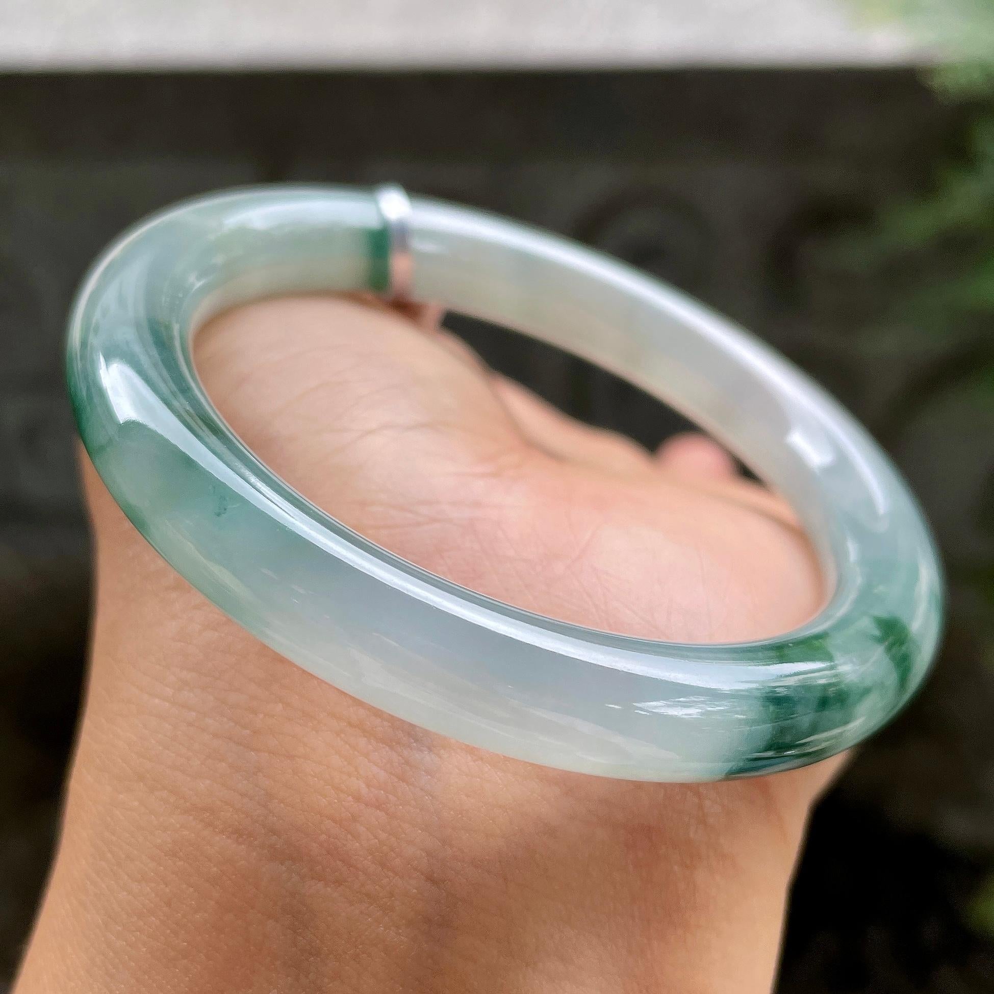 小细条     糯冰种飘花圆条手镯           天然缅甸A货翡翠（yc383124）
