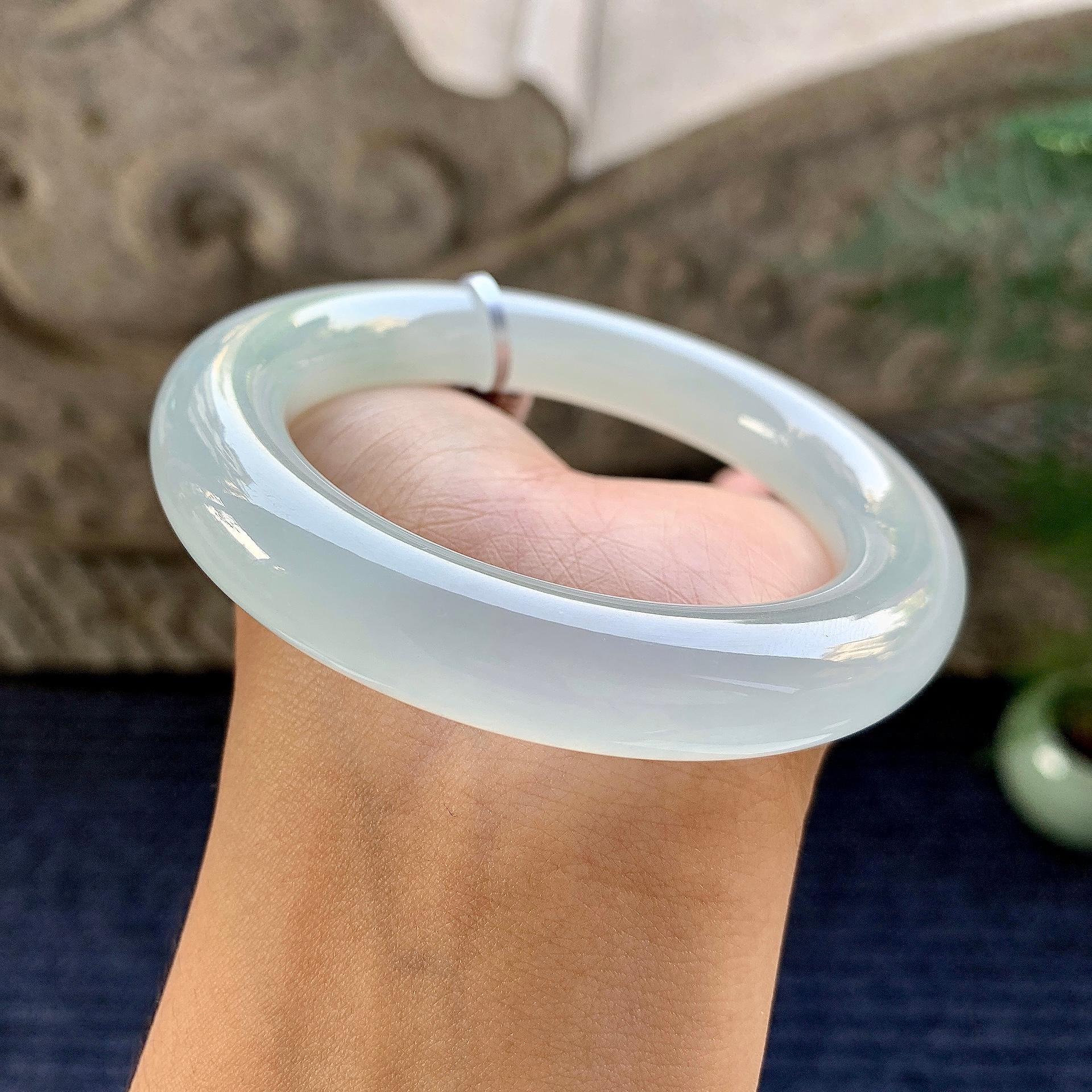 糯冰种带底色圆条手镯（55.4mm）（yc249379）