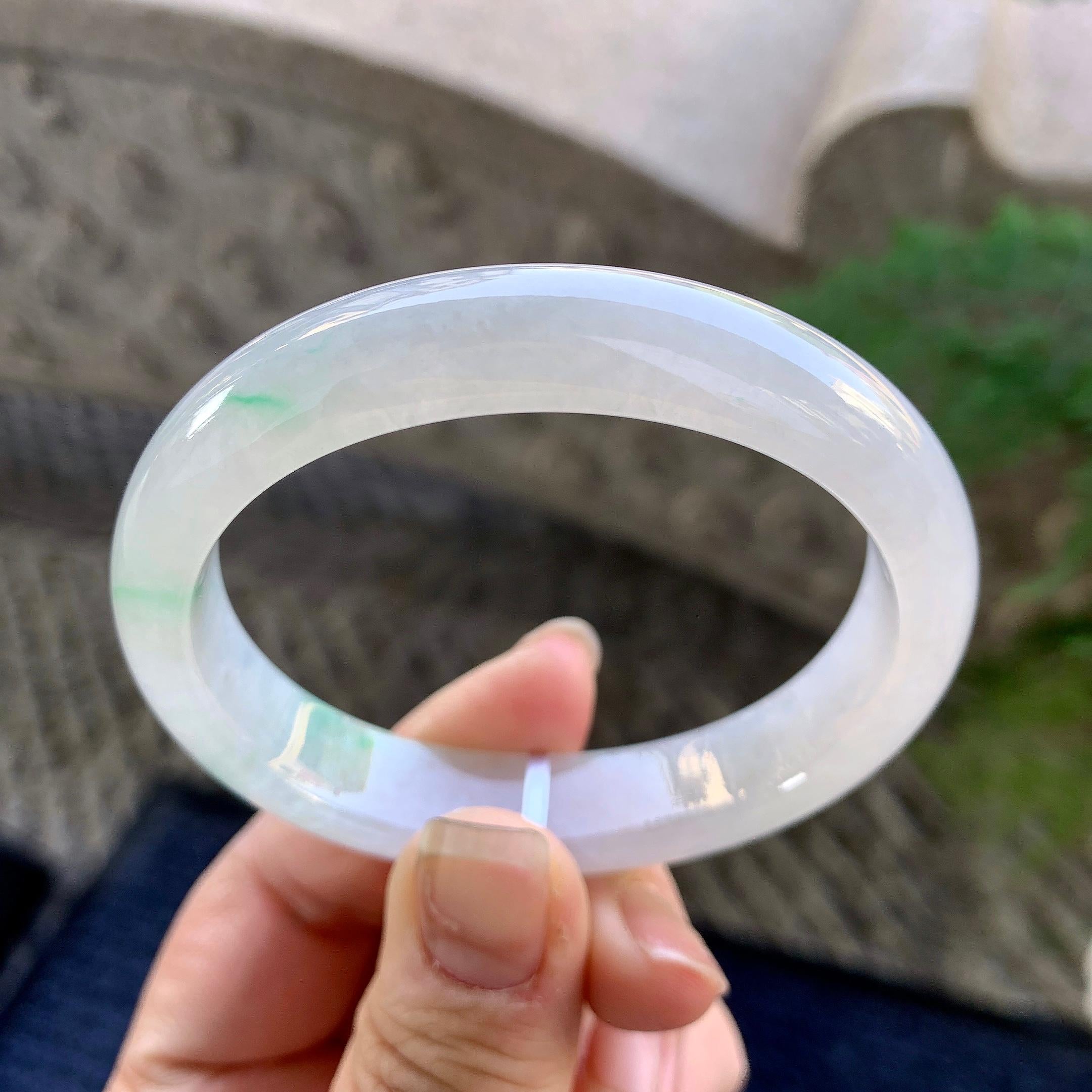 糯冰种白底飘花贵妃手镯（55mm）（yc305699）