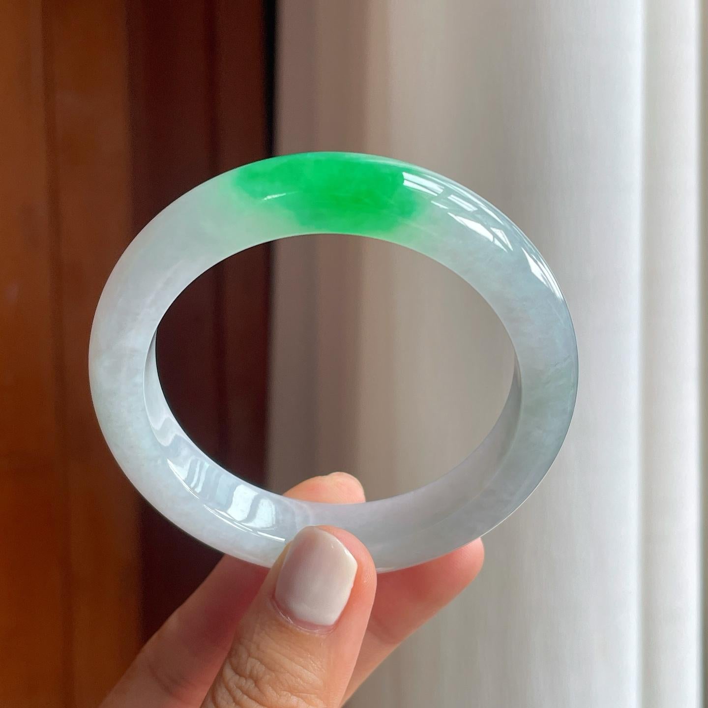 糯冰带辣绿色翡翠平安镯（56mm）（yc249148）