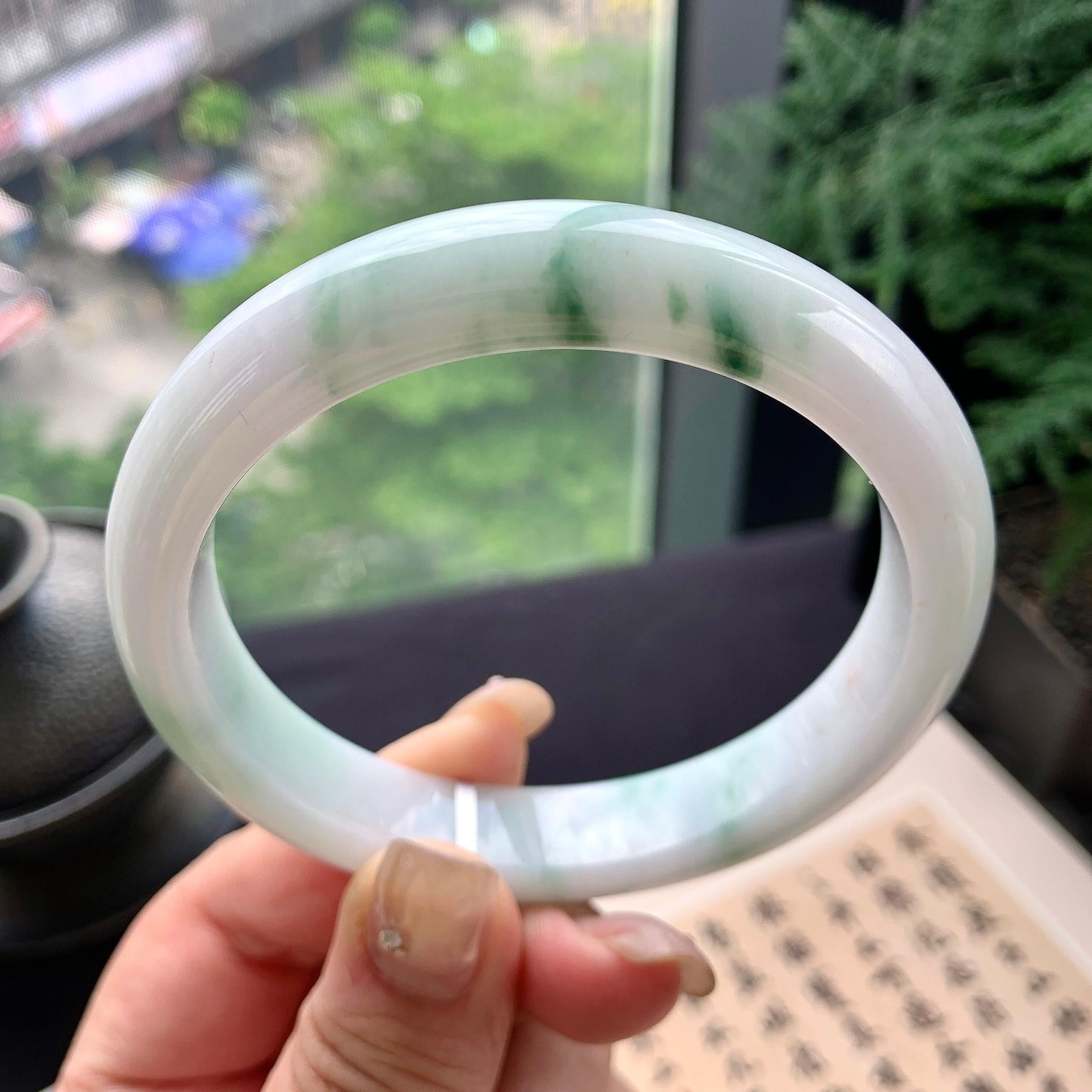 大圈口 细糯种飘绿花正圈平安镯 61.5圈口 天然缅甸A货翡翠（yc477614）