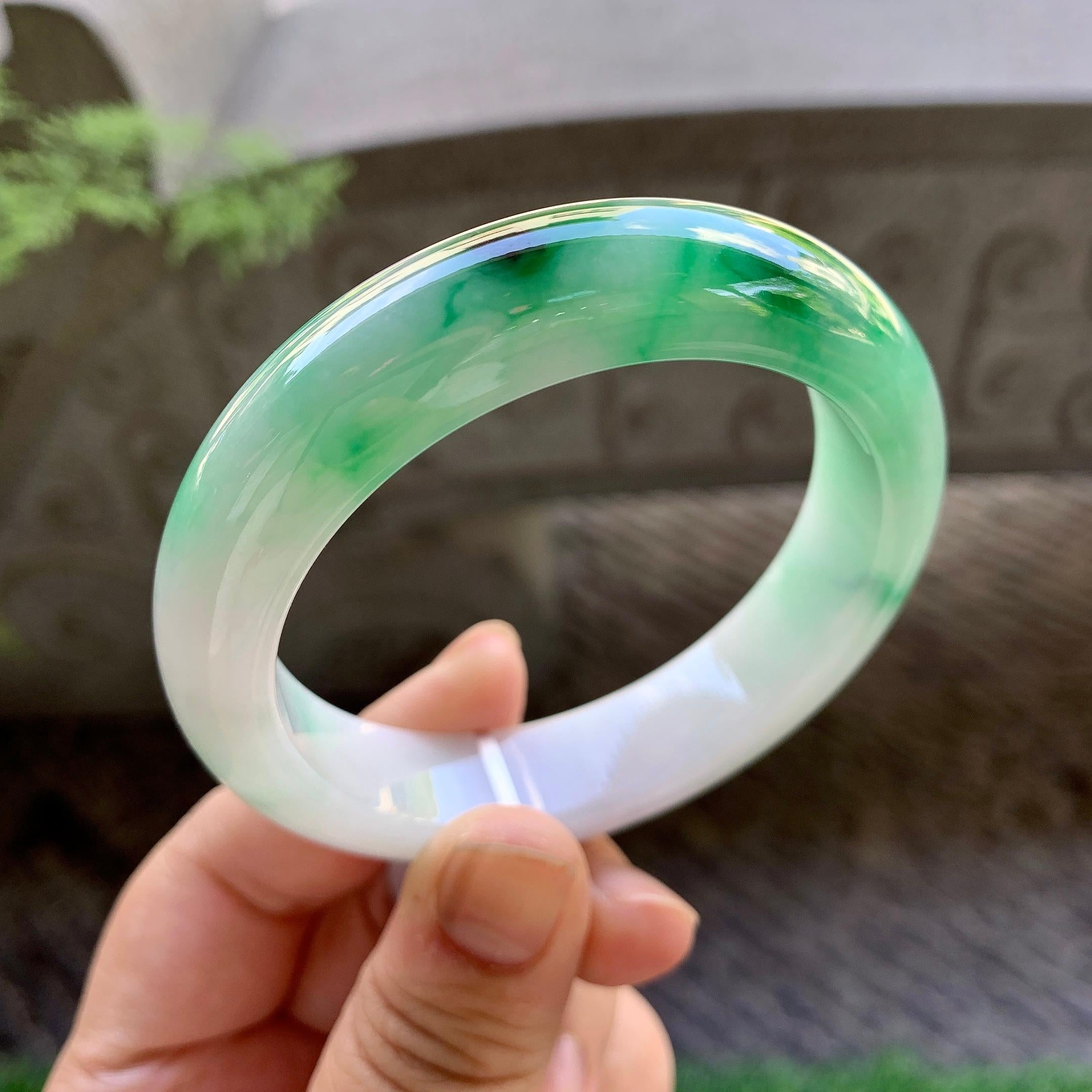 细糯种飘阳绿宽版轮胎手镯（56.8mm）（yc213157）