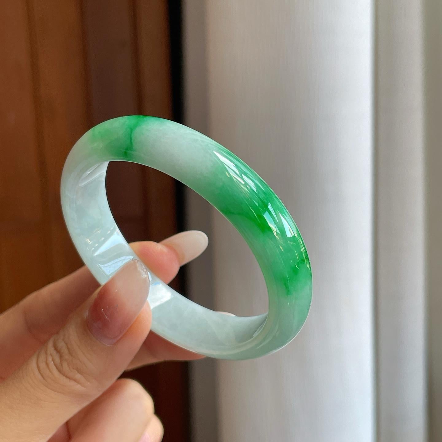 糯冰阳绿翡翠贵妃镯（53mm）（yc268231）