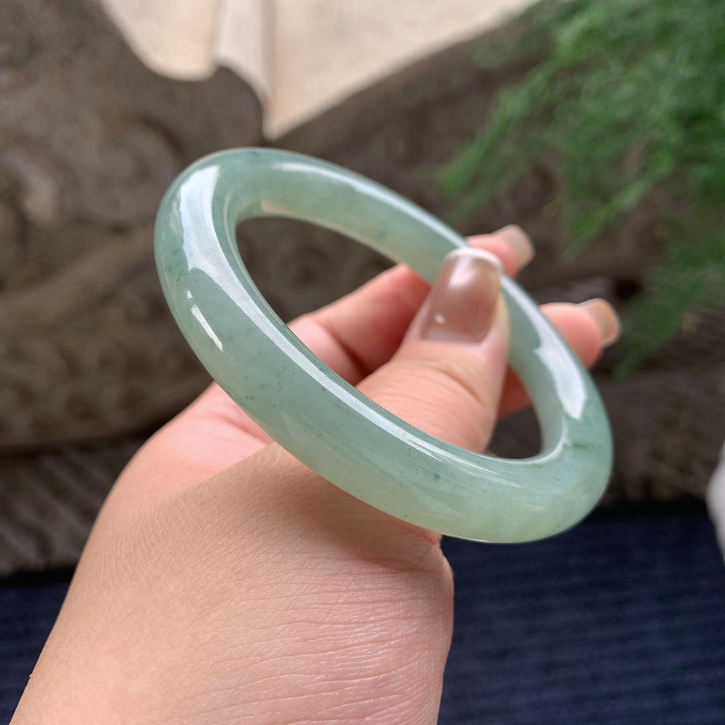 细糯种晴底飘蓝花圆条手镯 56.6圈口 天然缅甸A货翡翠（yc381956）