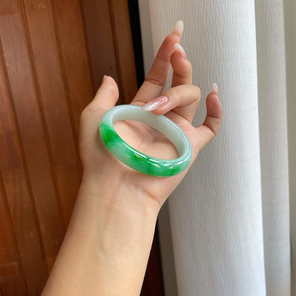 糯冰阳绿翡翠贵妃镯（53mm）（yc268231）