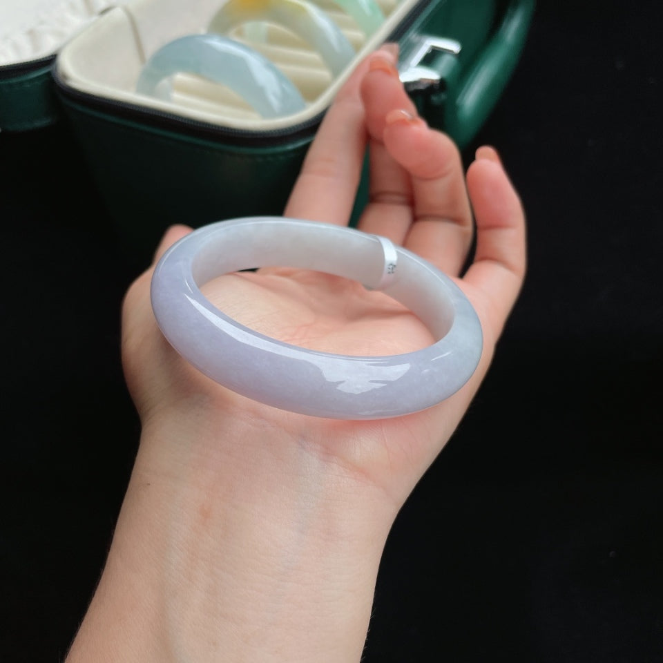 糯冰春底翡翠手镯（57mm）（yc017021）