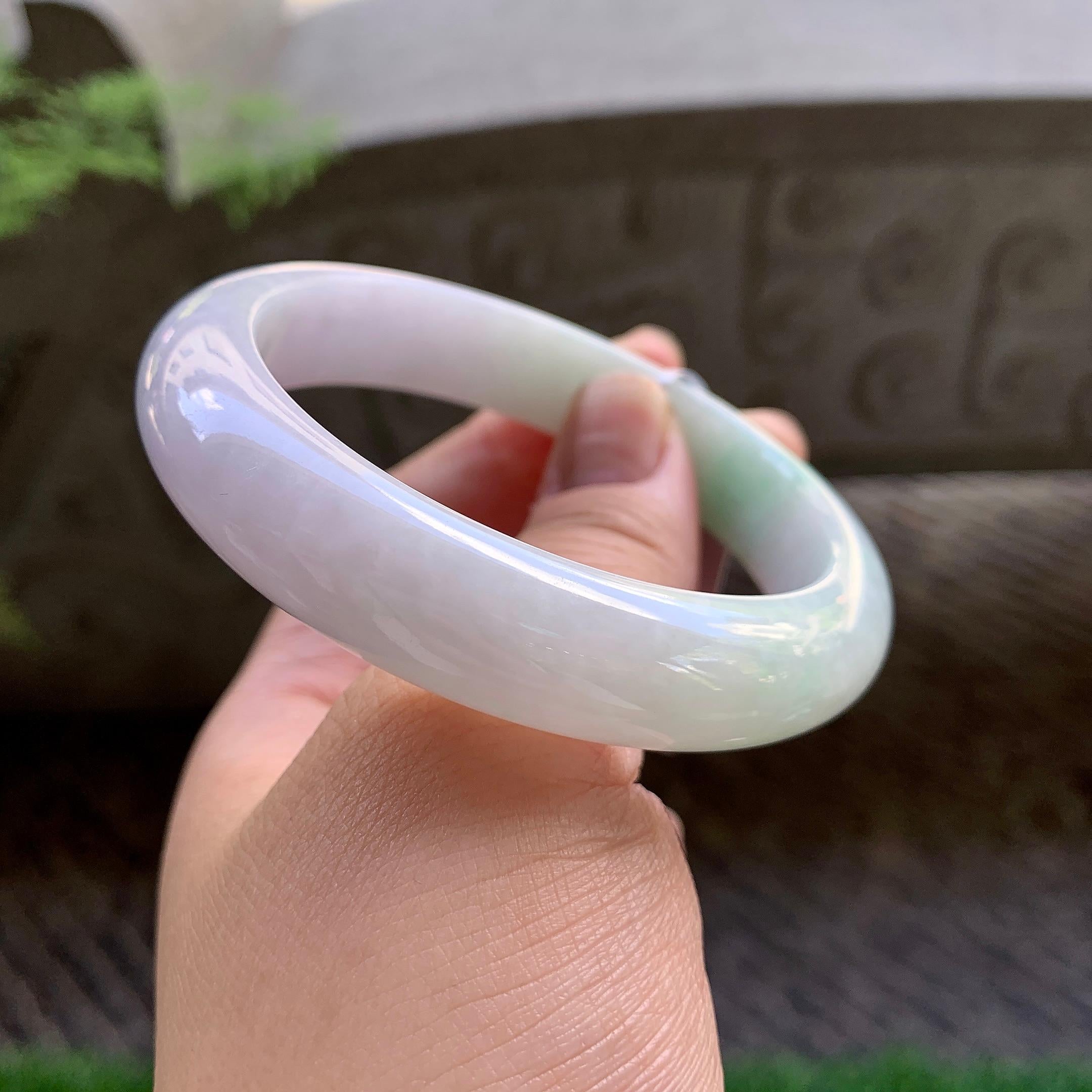 糯种飘翠绿平安镯（57.3mm）（yc213143）