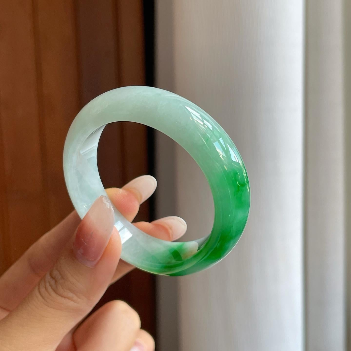 糯冰阳绿翡翠贵妃镯（53mm）（yc268231）