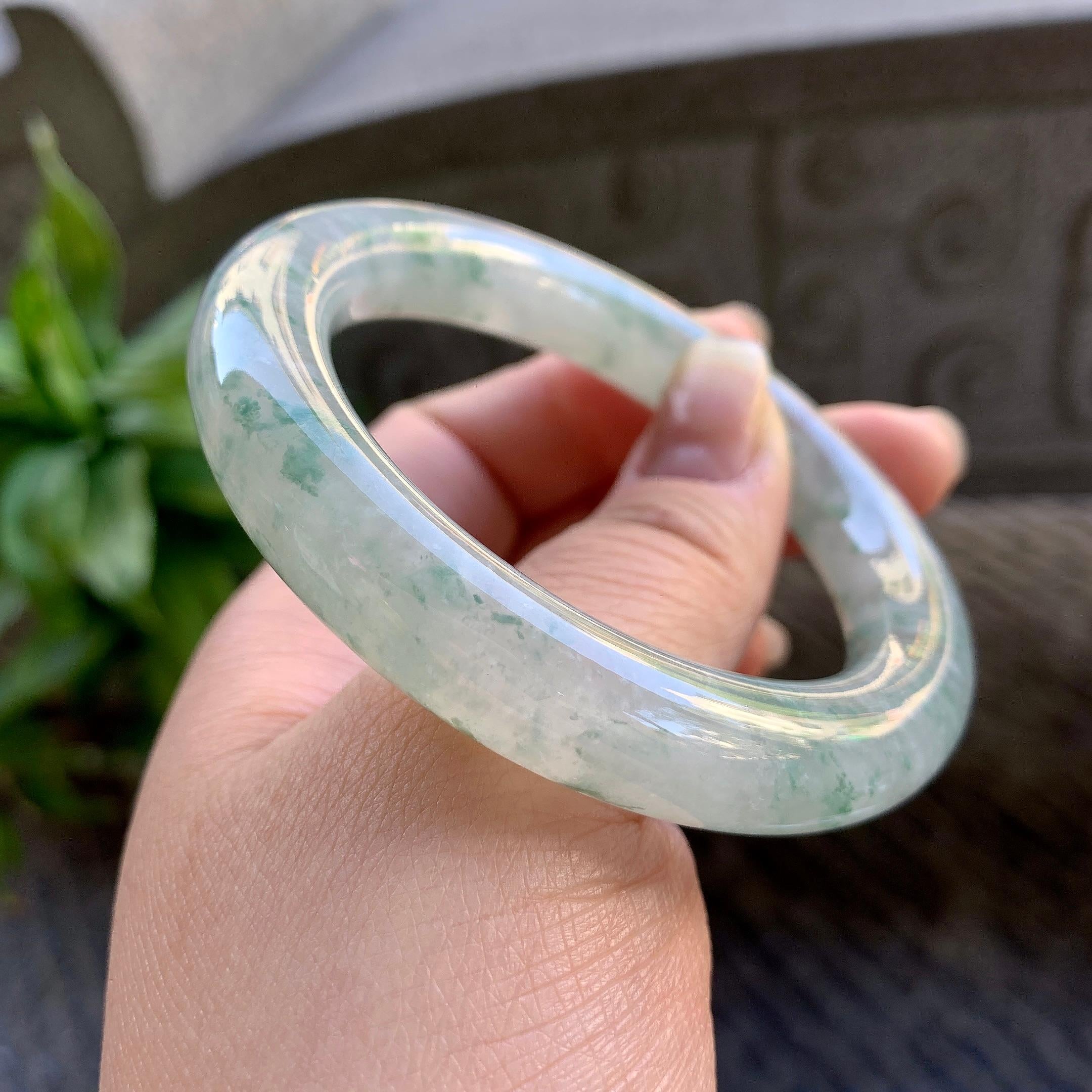 糯冰种飘花圆条手镯（54.7mm）（yc308751）
