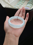 冰种带有淡淡的蓝味正圈翡翠手镯（57mm）