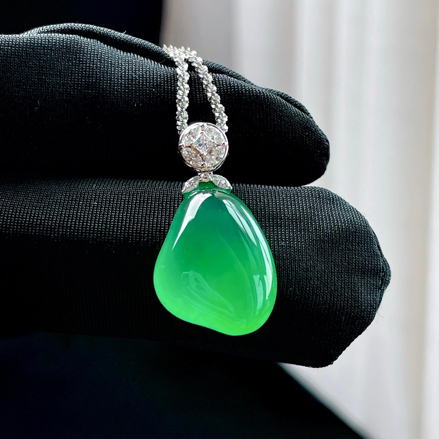 18k金钻镶冰种甜阳绿翡翠吊坠（yc349439）