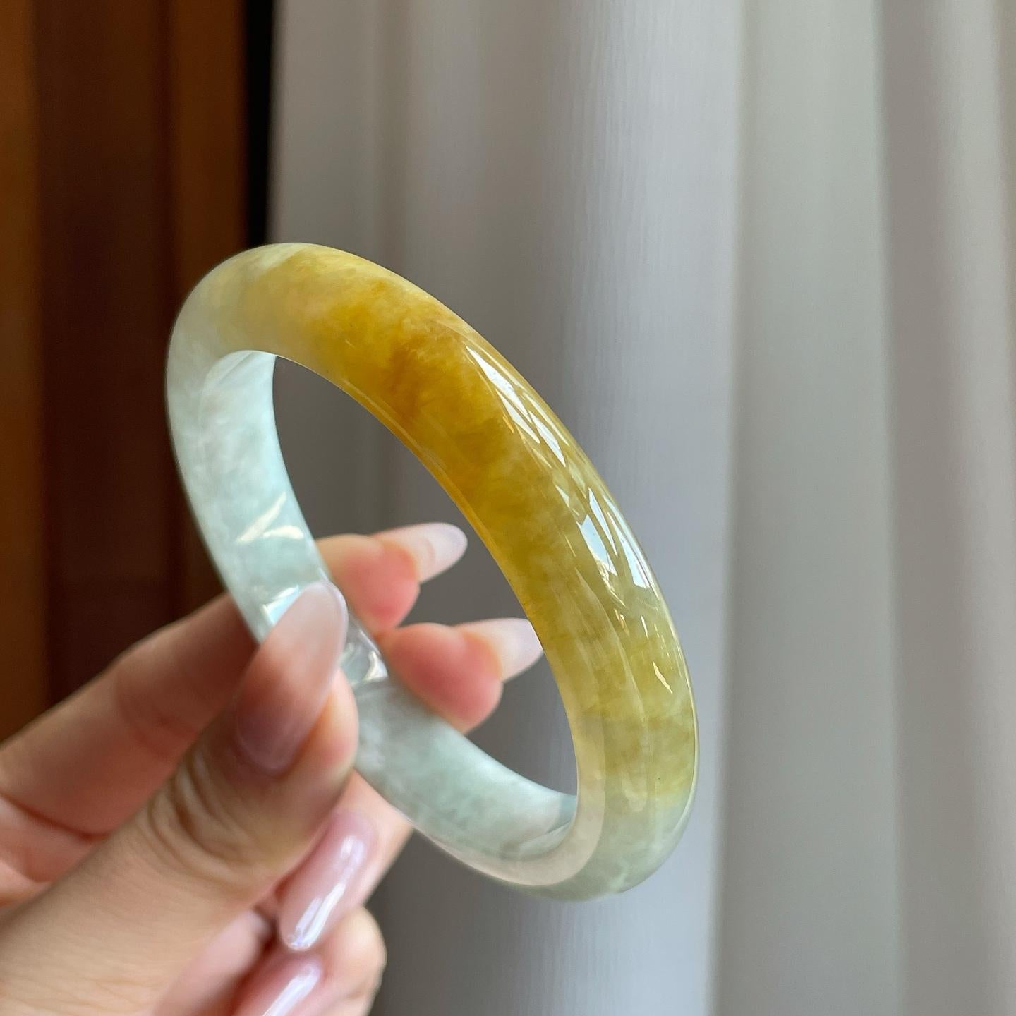 糯冰带黄翡翡翠平安镯（56.6mm）（yc272877）