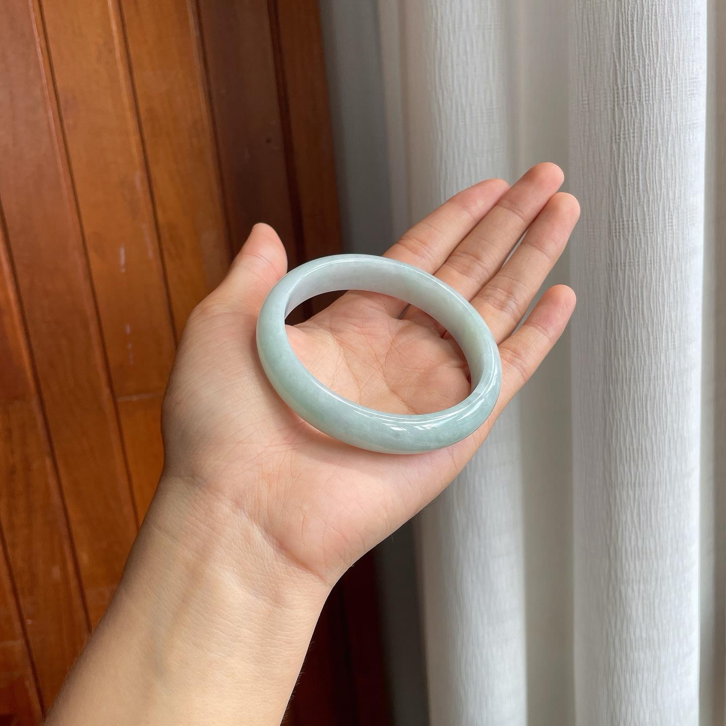 糯冰淡底色翡翠平安镯（62mm）（yc215244）