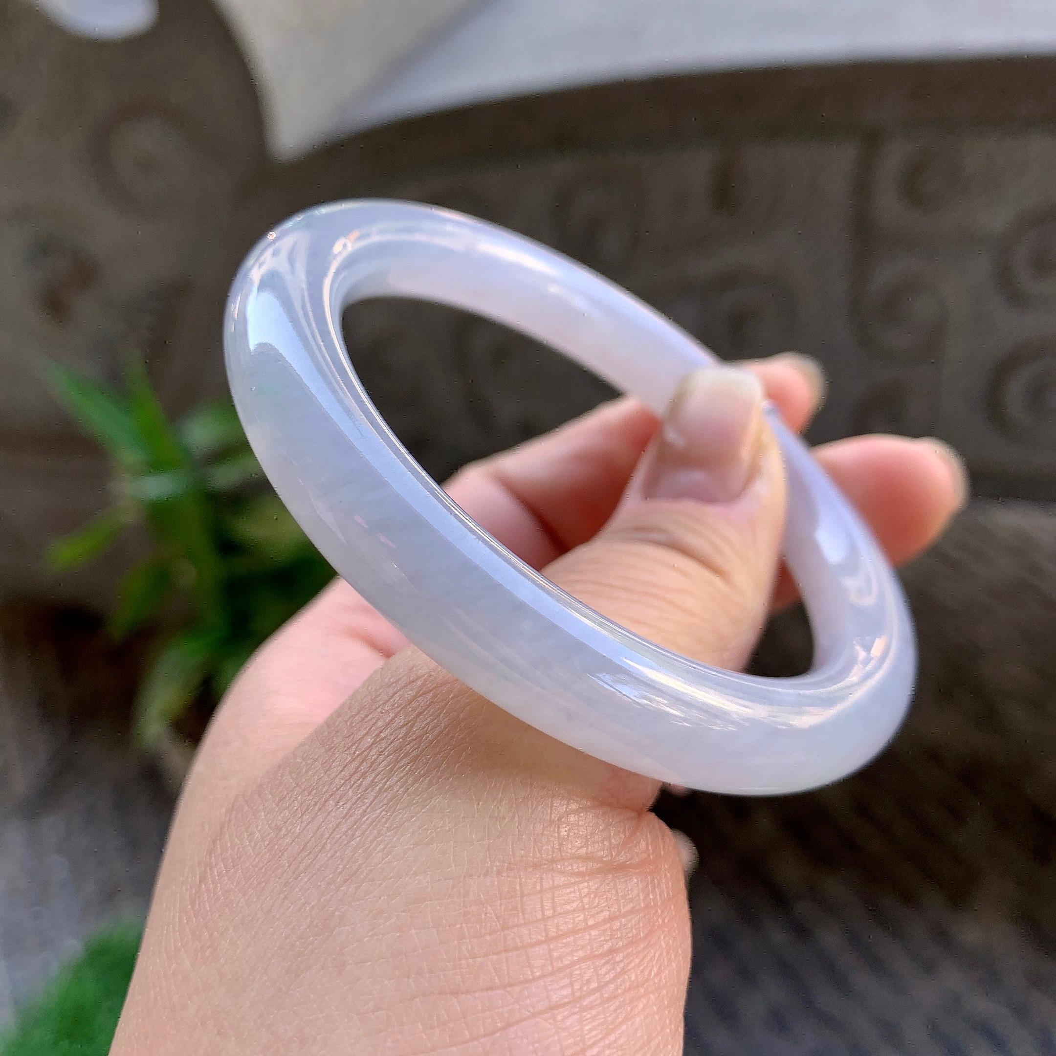 糯冰种淡紫罗兰圆条手镯（55.7mm）（yc307308）