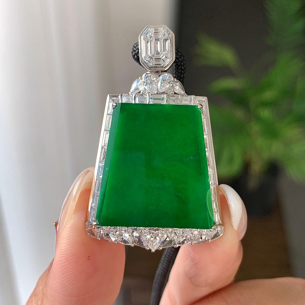 18k金钻镶糯冰种满绿无事牌吊坠（yc242678）