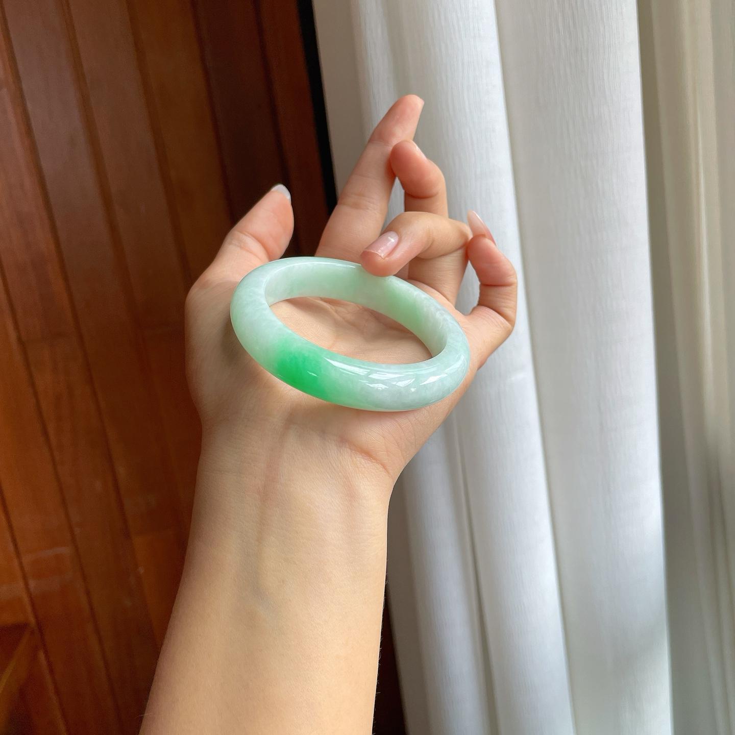 糯冰白底青翡翠平安镯（54mm）（yc318628）
