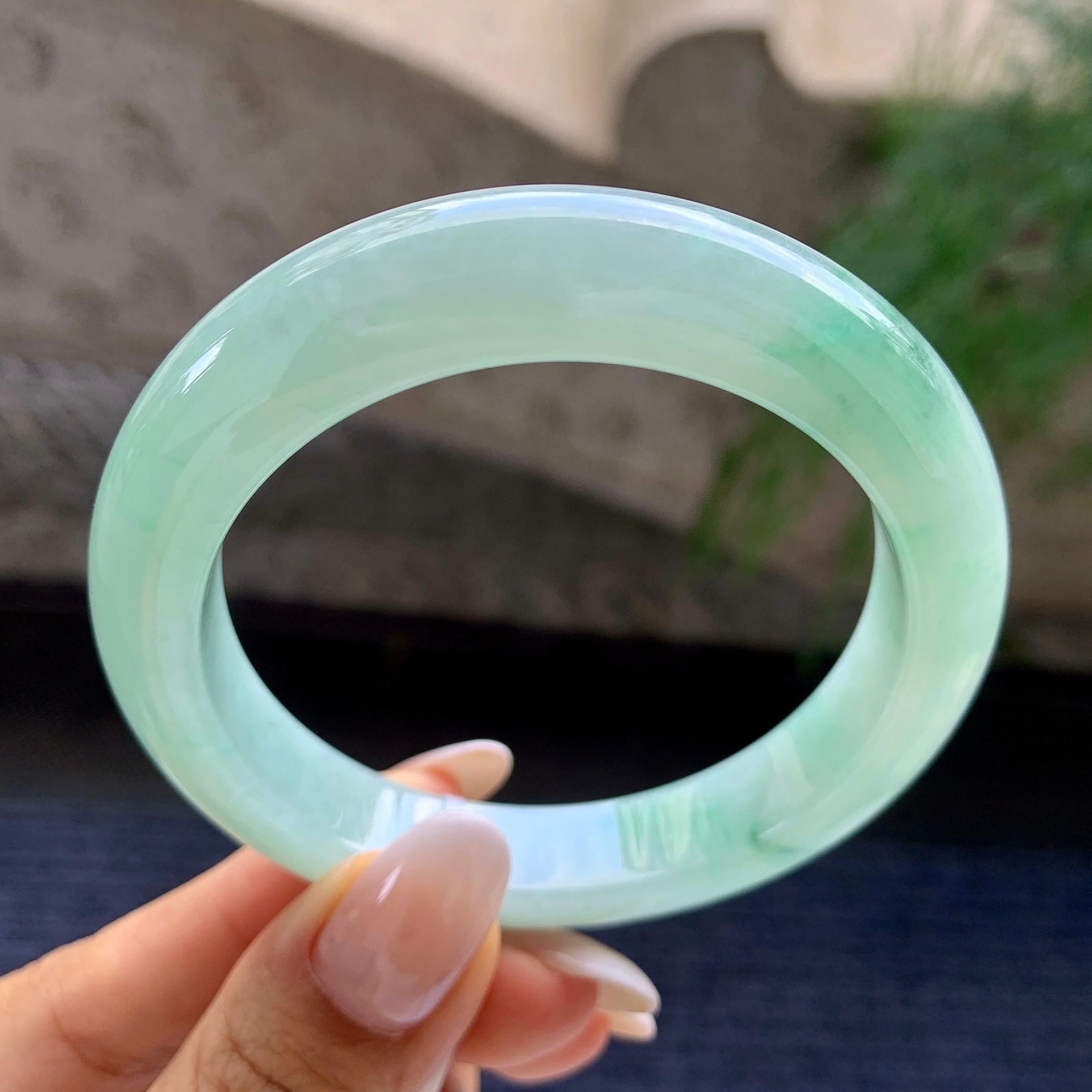 细糯种晴底飘绿花正圈平安镯   55圈    天然缅甸A货翡翠（yc408828）