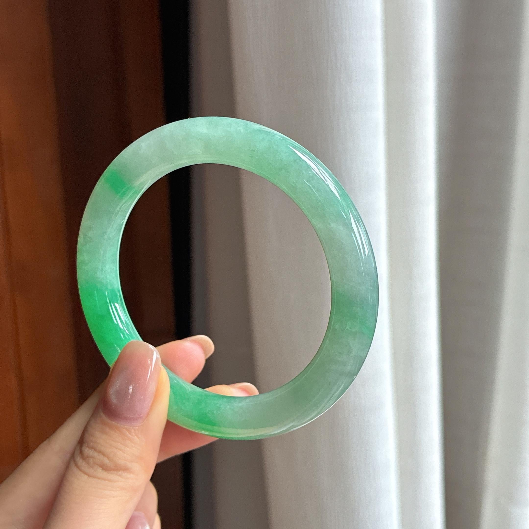 糯冰带色翡翠圆条手镯（yc426446）