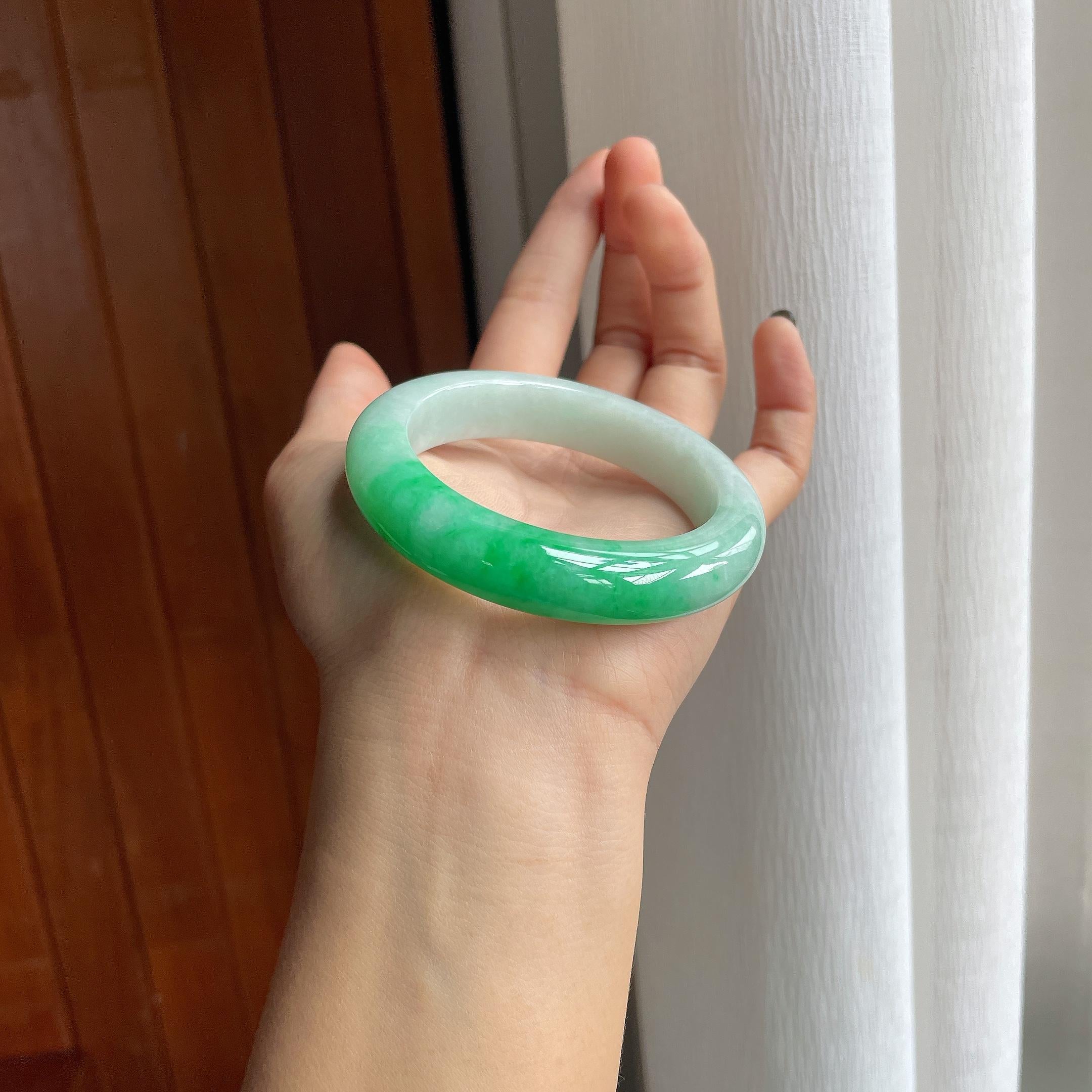 糯种带色翡翠平安镯（54mm）（yc286471）