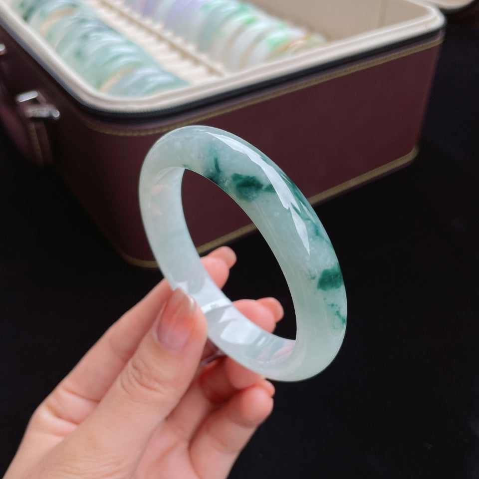 糯冰飘花正圈翡翠手镯（56mm）（yc017393）