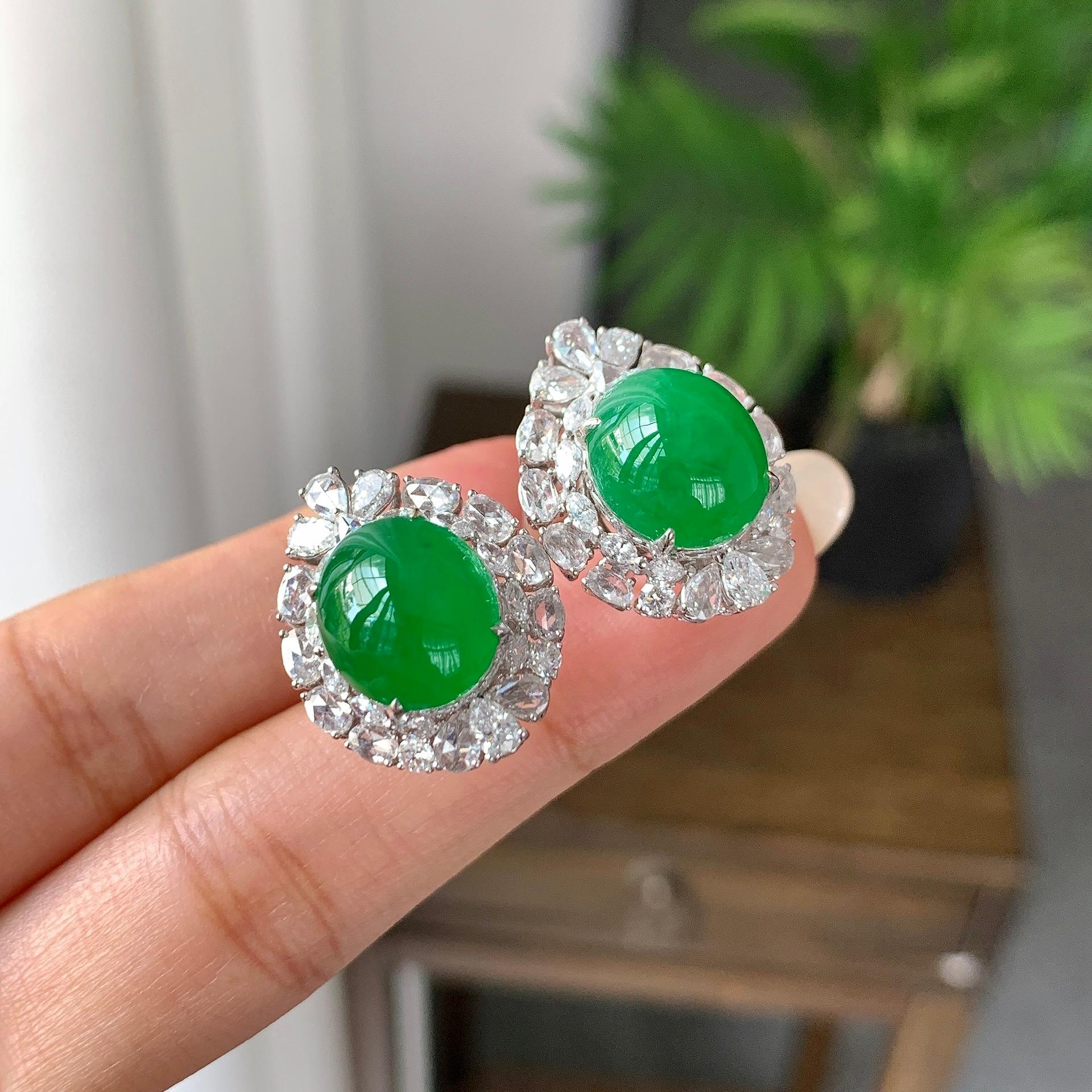 18K金钻镶糯冰种满绿蛋面耳钉（yc248204）