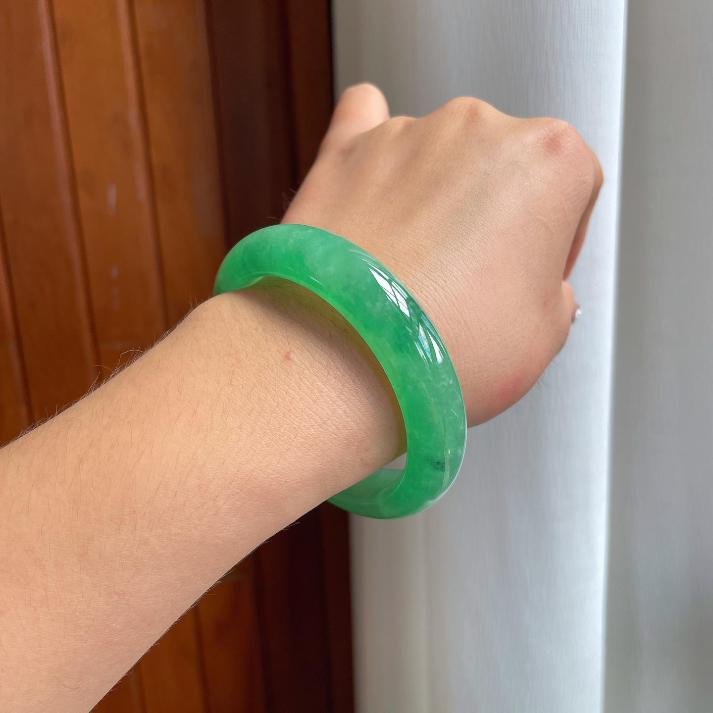糯冰满绿翡翠平安镯（57mm）