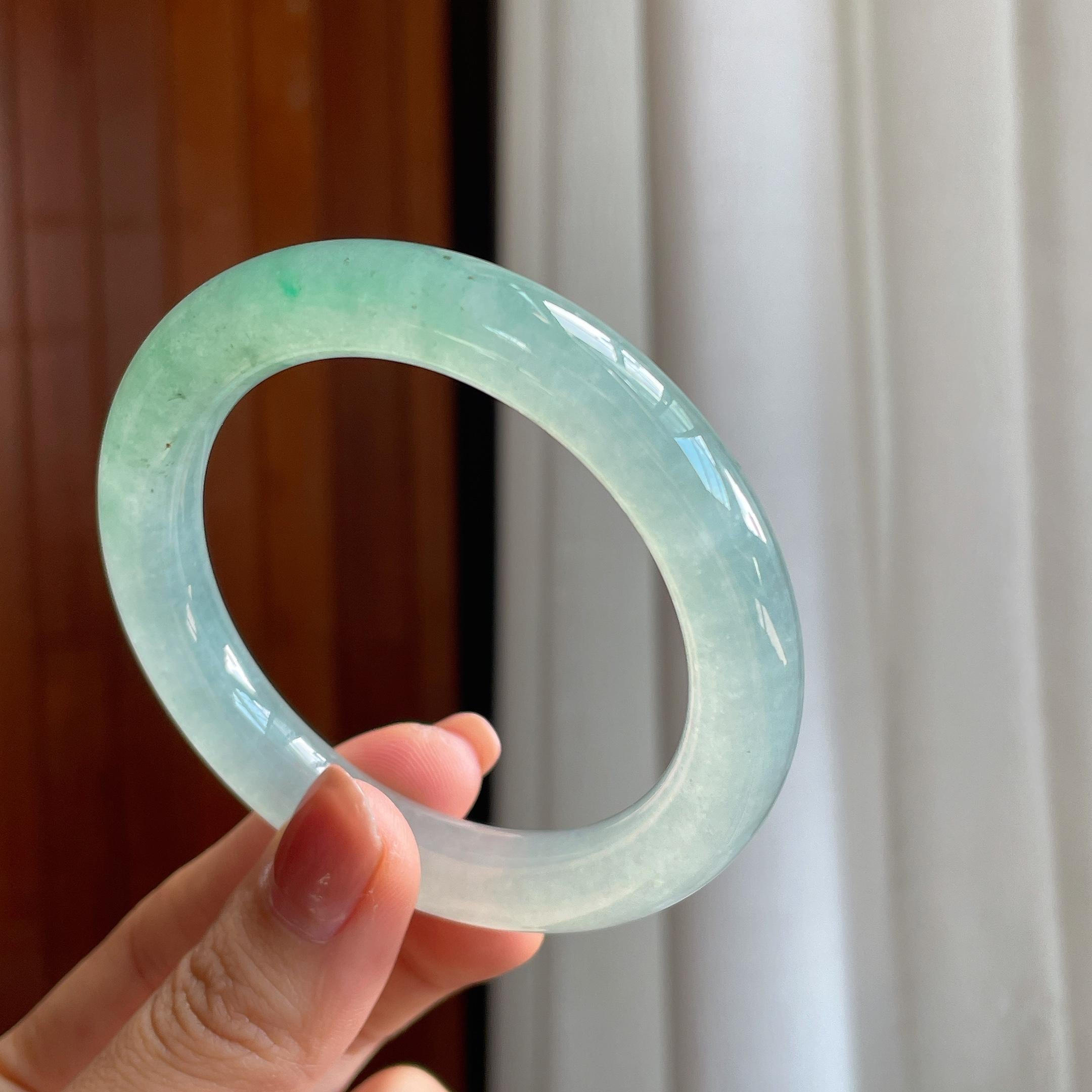 冰种晴绿底翡翠圆条手镯（54.2mm）（yc285981）
