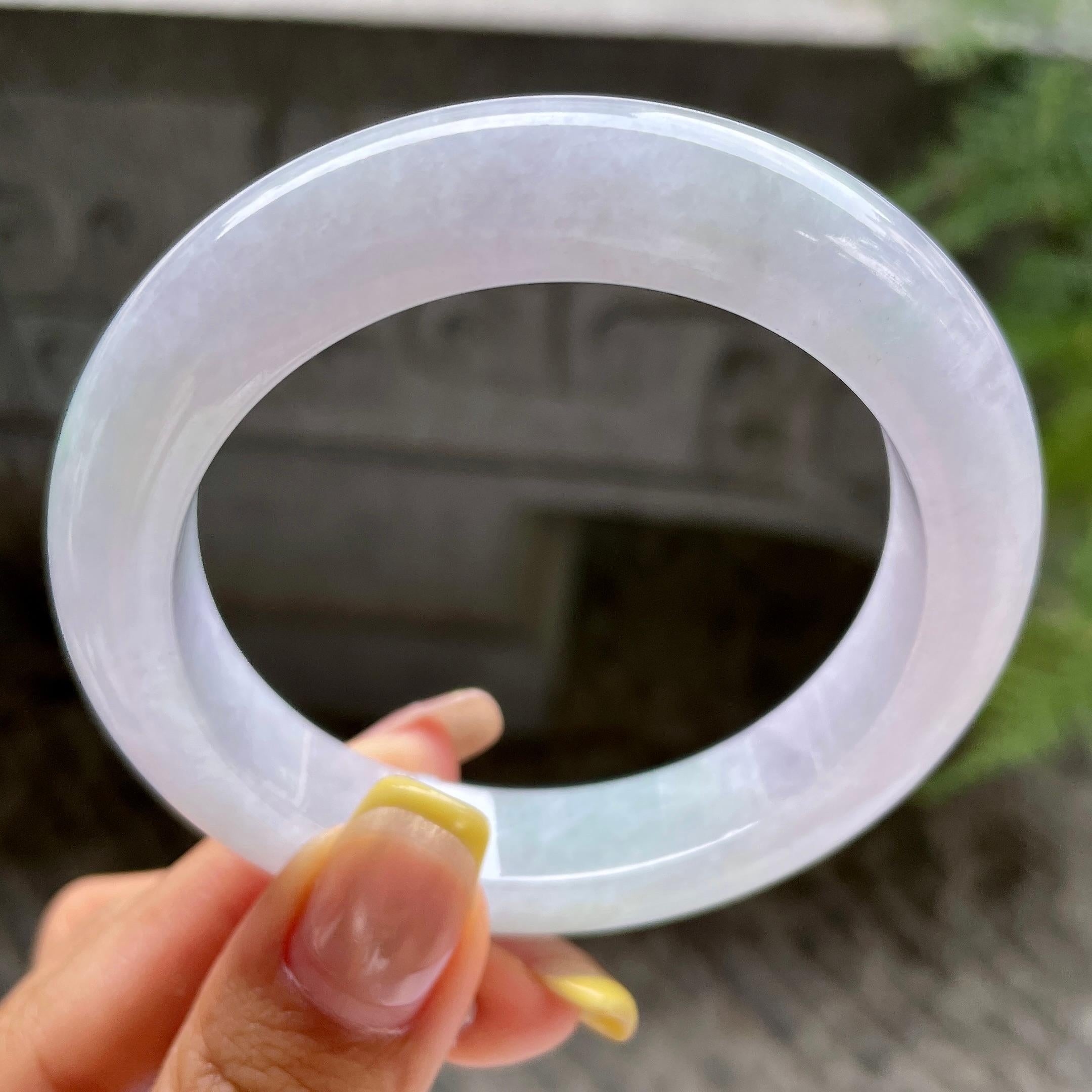 细糯种淡春彩正圈平安镯55.8圈       天然缅甸A货翡翠（yc389242）