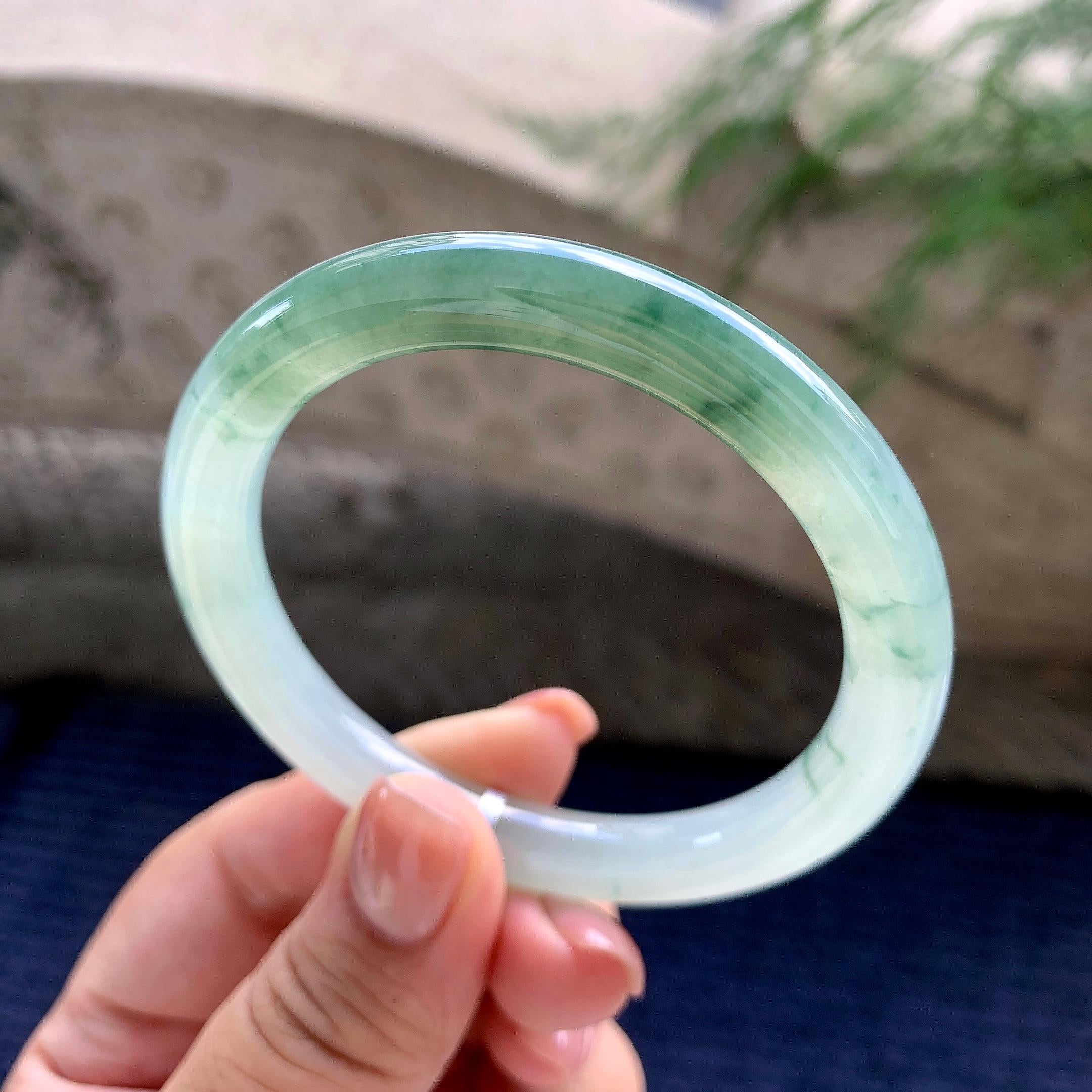 糯冰种飘绿花圆条手镯 54.4圈口 天然缅甸A货翡翠（yc483952）