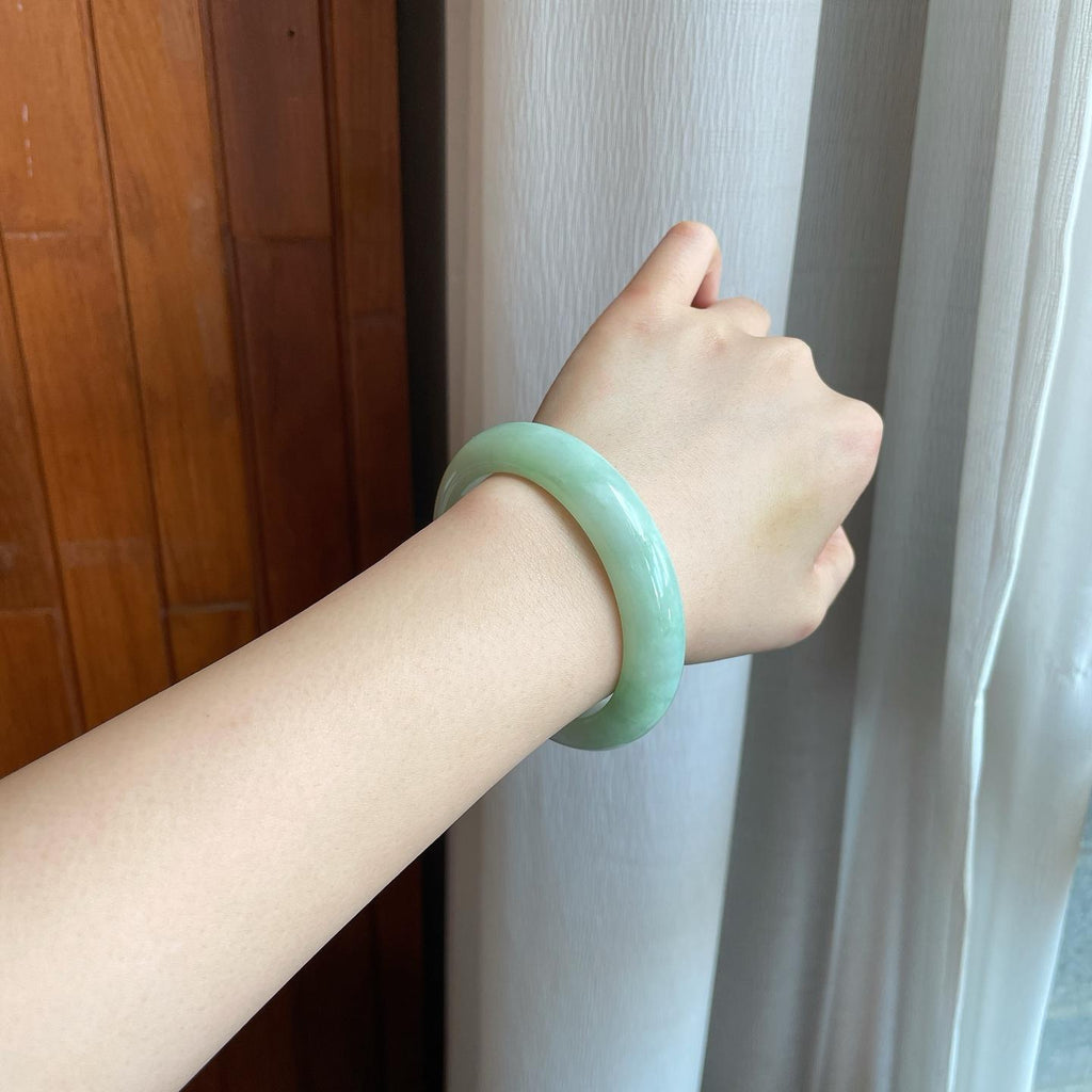 糯冰晴底翡翠平安镯（58.2mm）（yc282588）