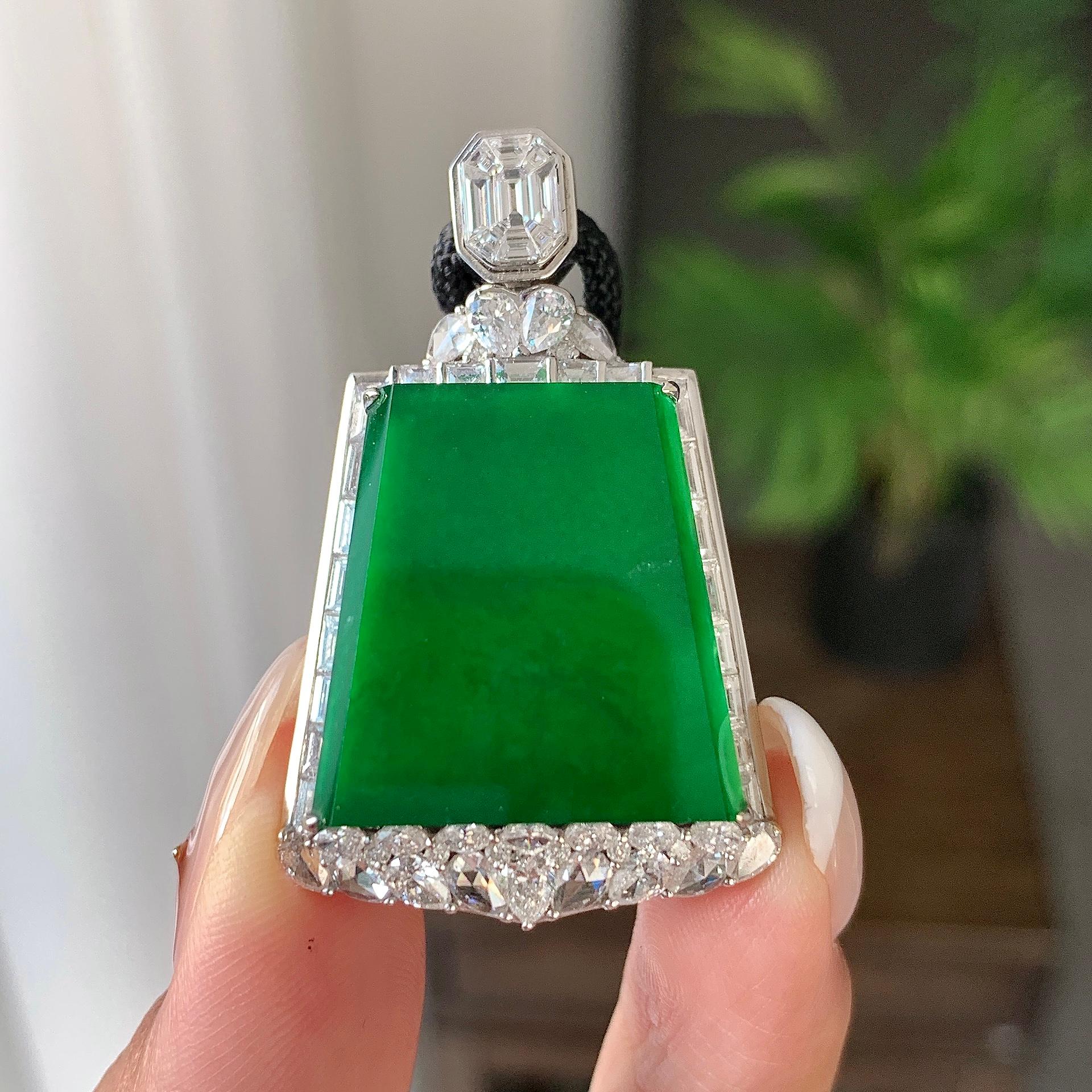 18k金钻镶糯冰种满绿无事牌吊坠（yc242678）