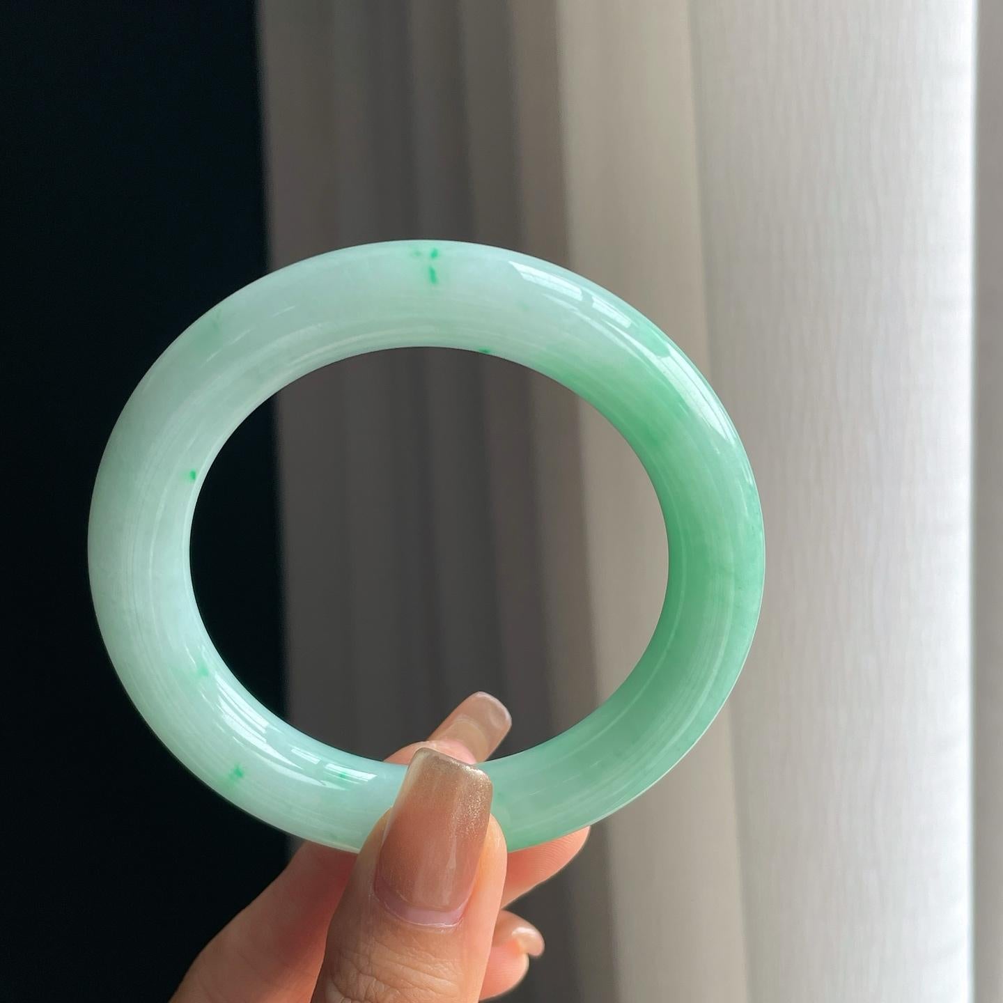 糯冰果绿翡翠圆条手镯（57mm）（yc378050）