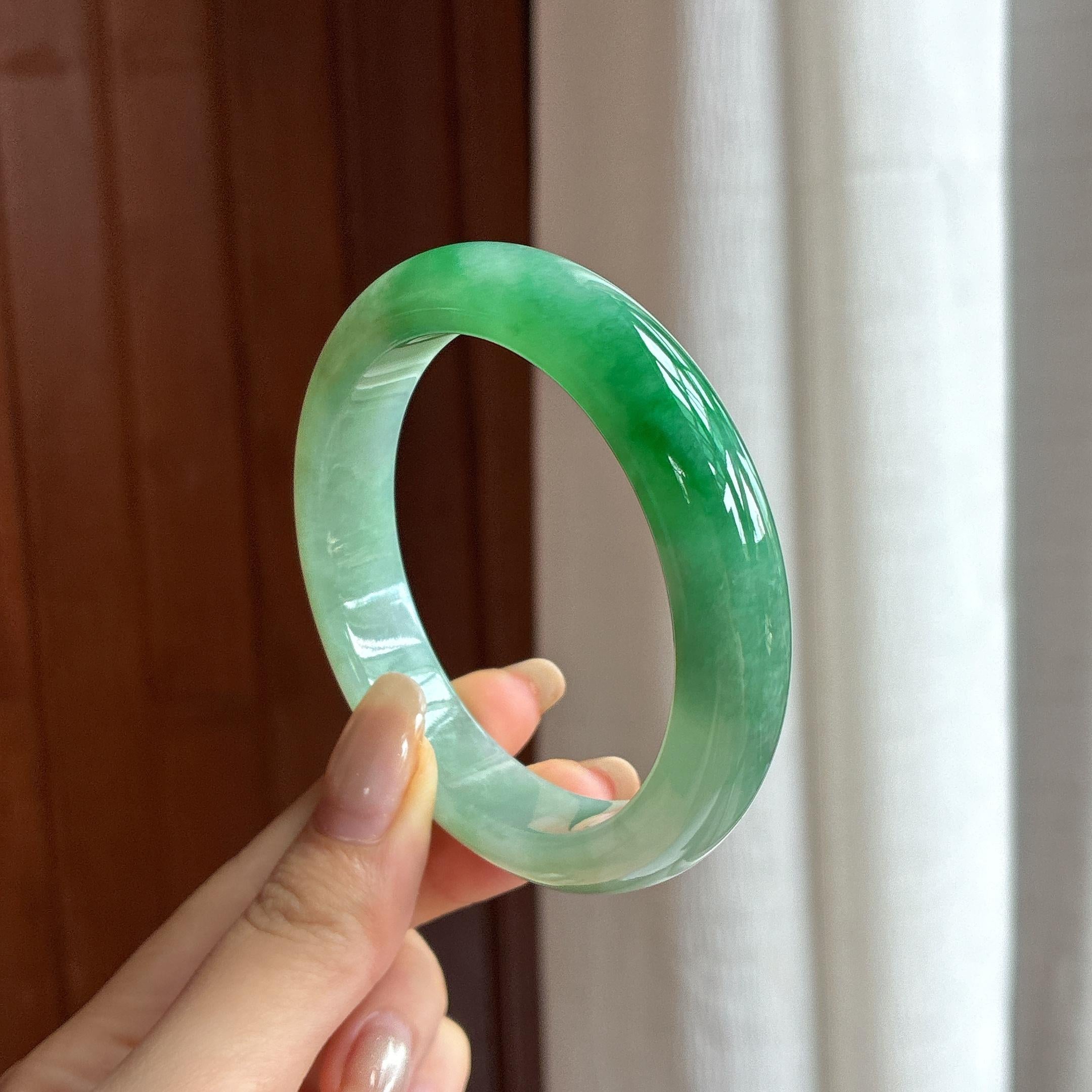 Vòng tay tròn bình an ngọc phỉ thúy Miến Điện tự nhiên loại A màu nước đục băng, vòng 56 (yc451555)