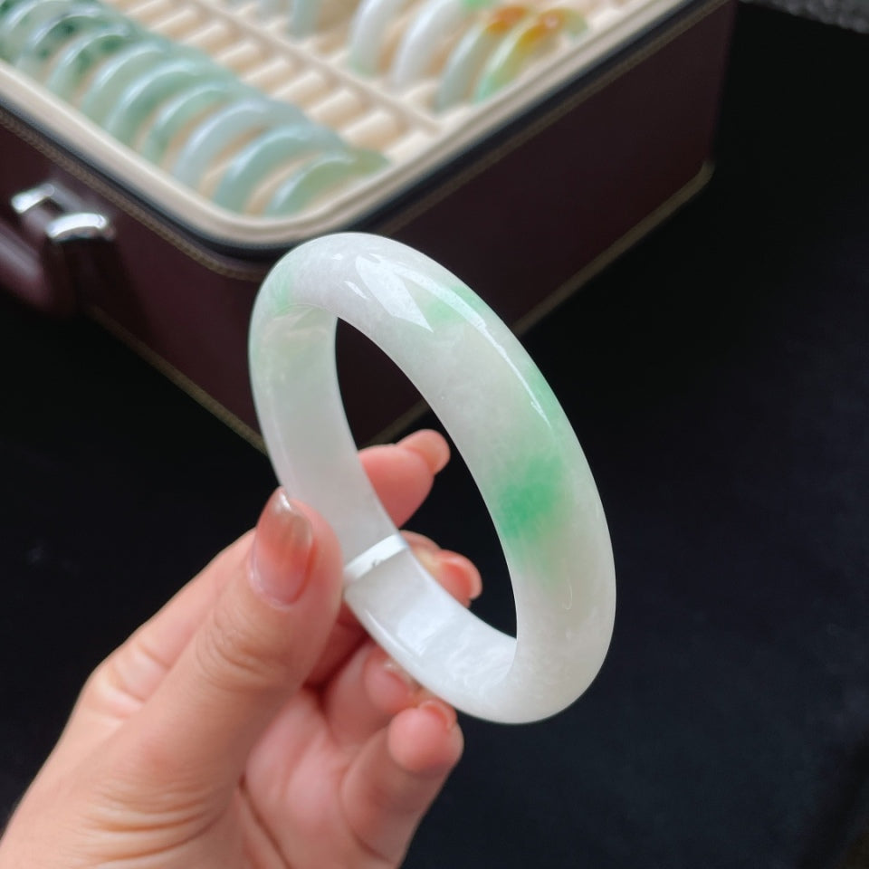 糯冰白底青翡翠手镯（57mm）（yc017177）