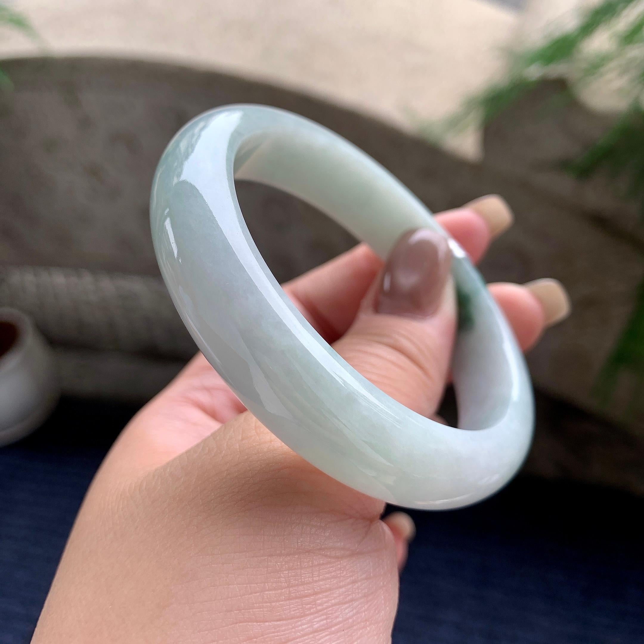 大圈口  细糯种飘绿花正圈平安镯  58圈口  天然缅甸A货翡翠（yc441190）