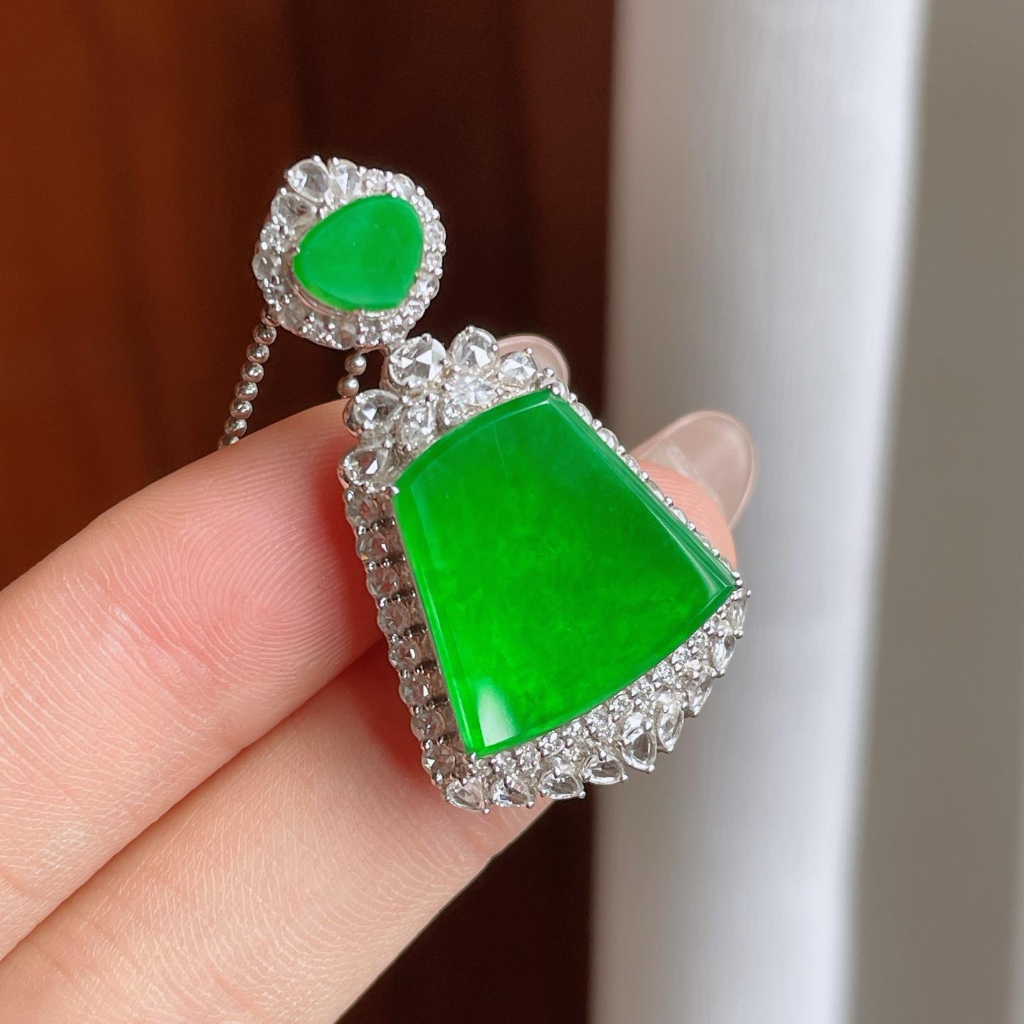 18k金镶镶冰种满绿翡翠无事牌（yc246194）