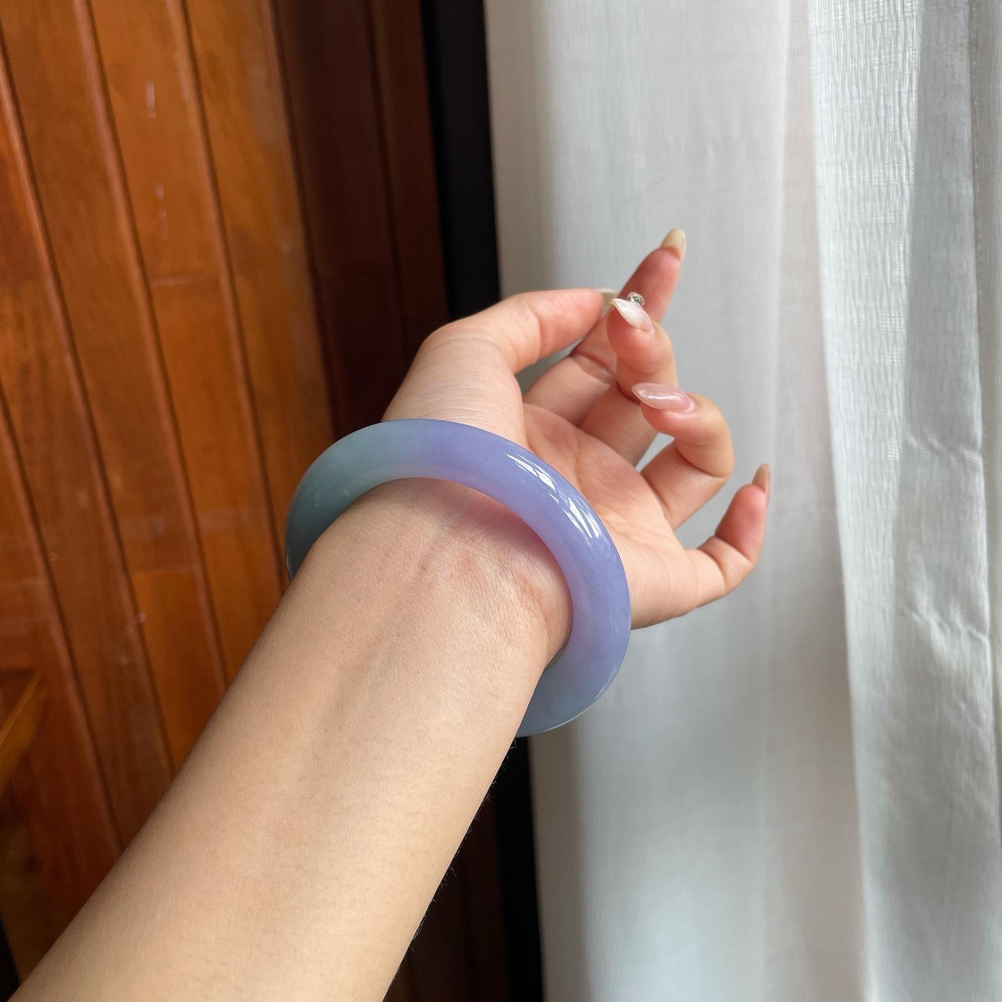 糯冰种春彩紫罗兰翡翠圆条手镯（54mm）（yc221885）