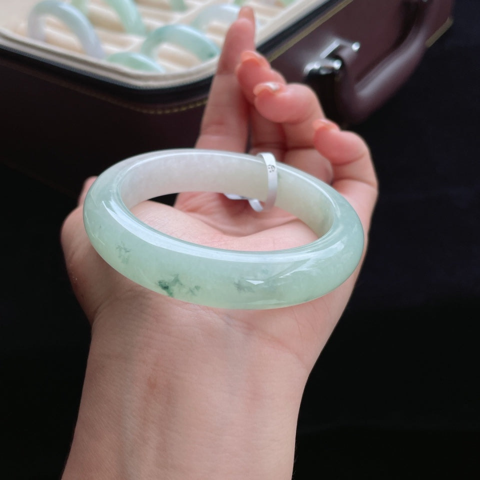 糯冰晴底飘花翡翠手镯（55.8mm）（yc016179）