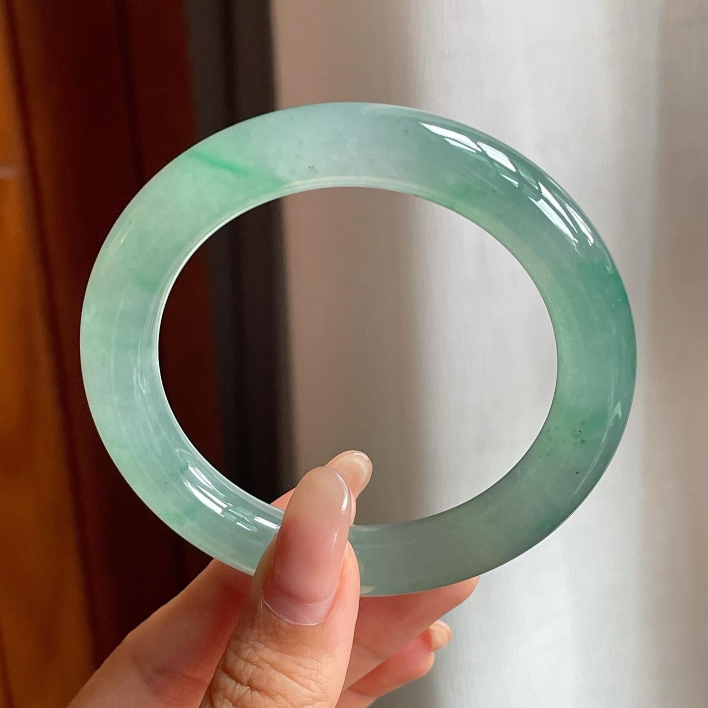 糯冰种晴底飘绿花翡翠圆条手镯（55mm）（yc200654）