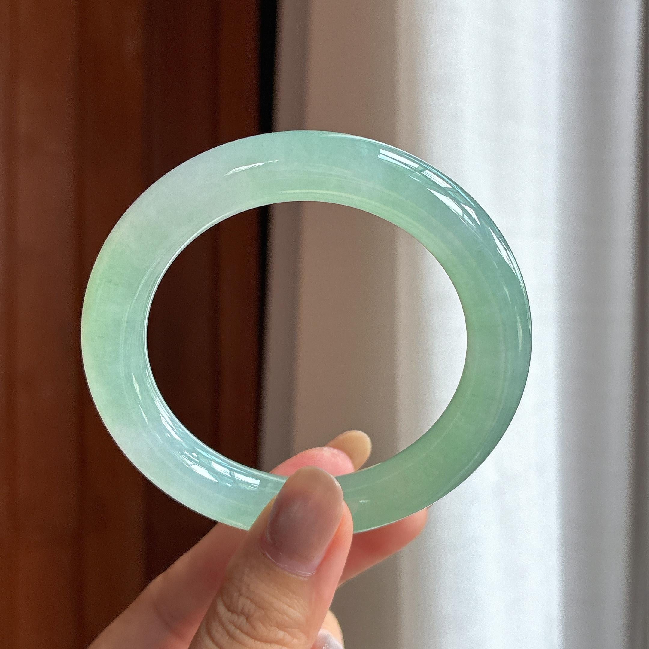 冰种晴绿底圆条翡翠手镯（55.7mm）（yc418751）